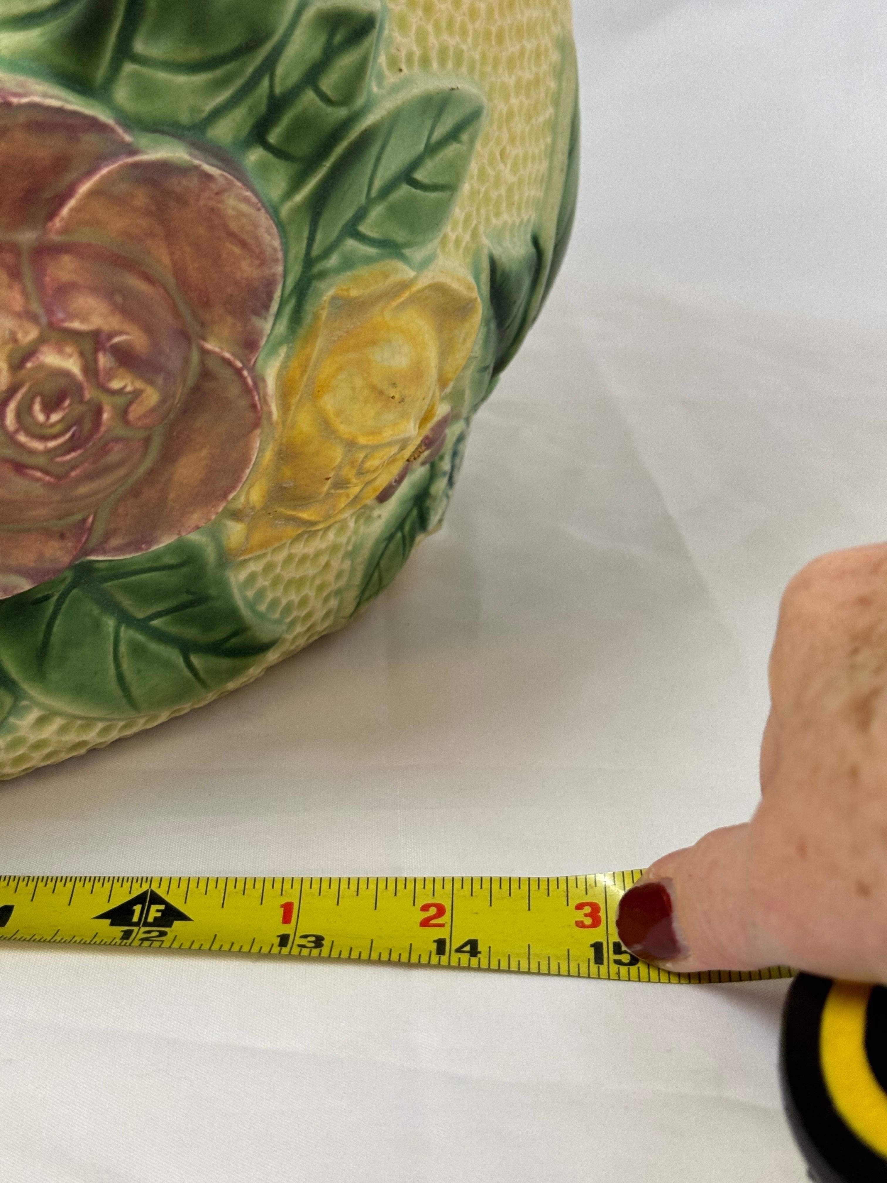 Große florale Roseville Rozane-Jardinière aus Keramik mit Blumenmuster im Angebot 13
