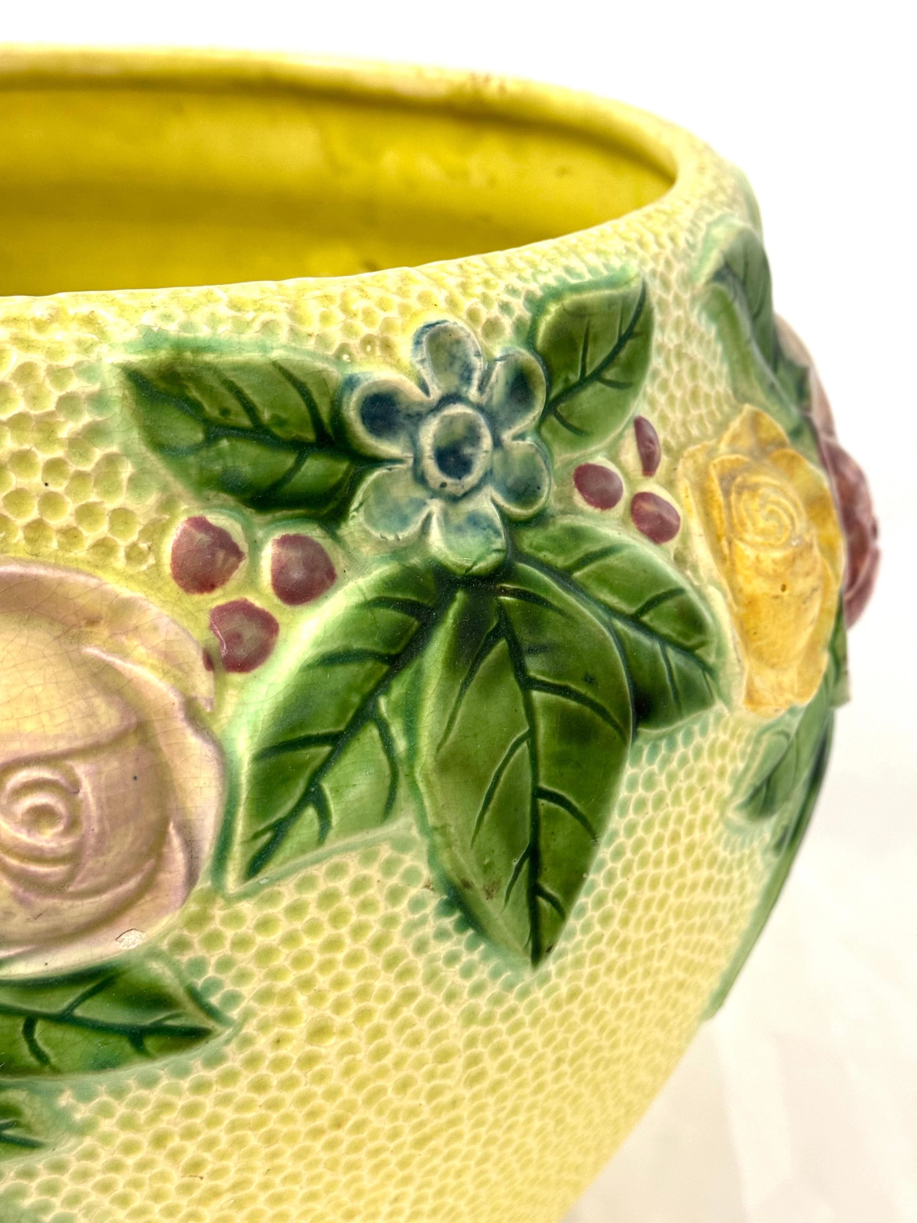 Große florale Roseville Rozane-Jardinière aus Keramik mit Blumenmuster im Angebot 4