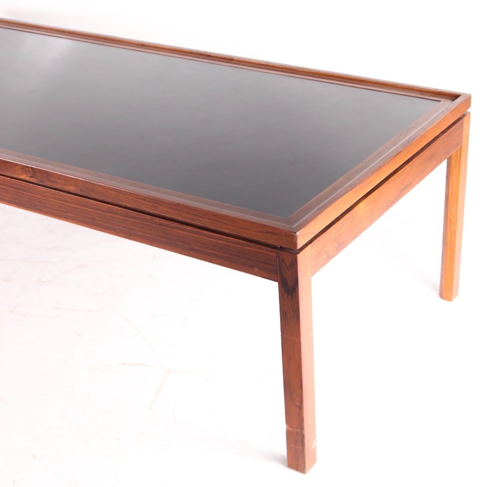 Large rosewood coffee table In Good Condition In Isle Sur Sorgue, FR