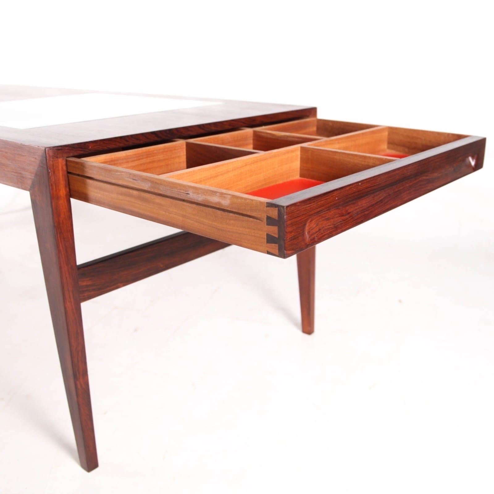 Grande table basse en bois de rose en vente 4