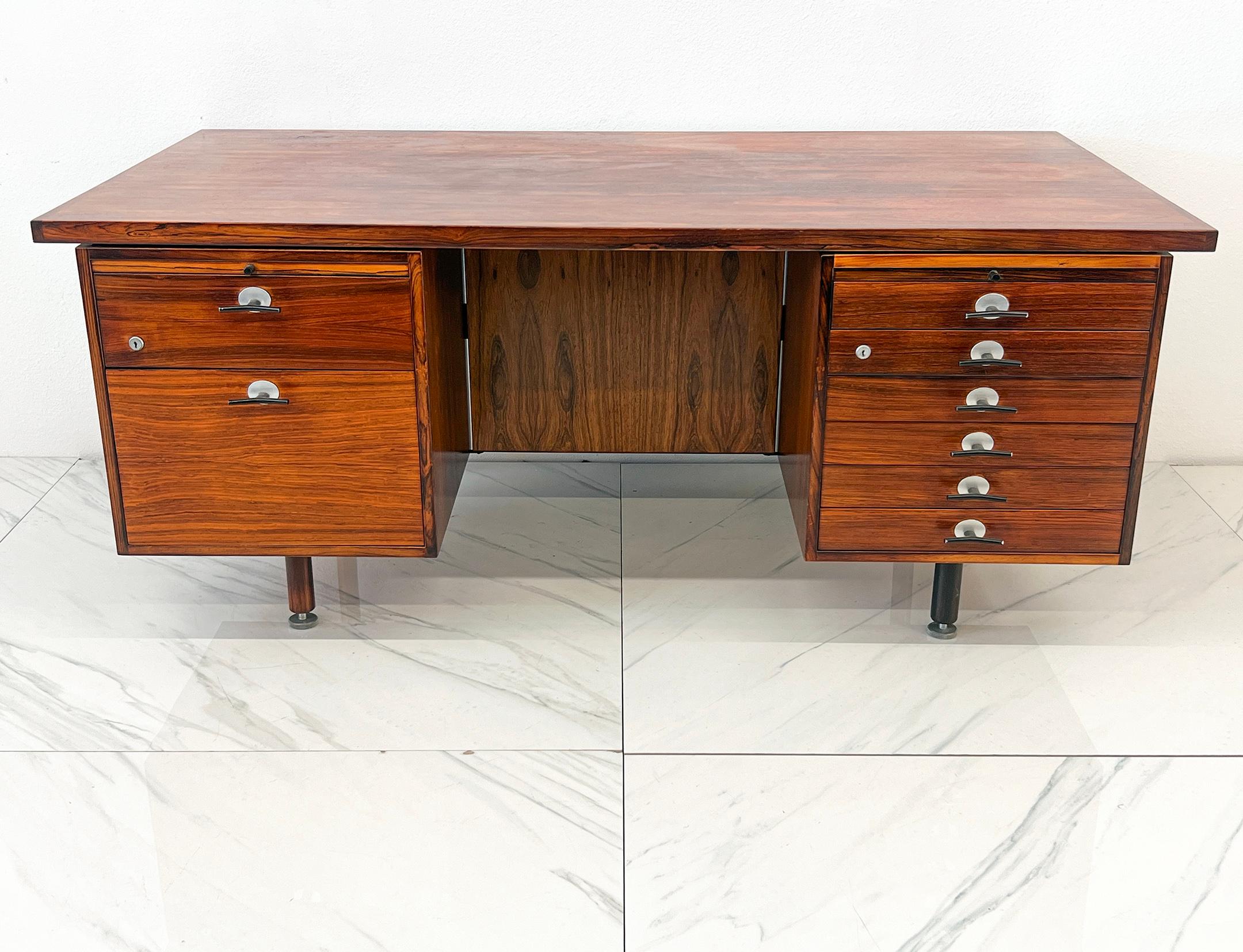 Danese Grande scrivania direzionale in legno di palissandro, Jens Risom, tiranti a Y, anni '60 in vendita