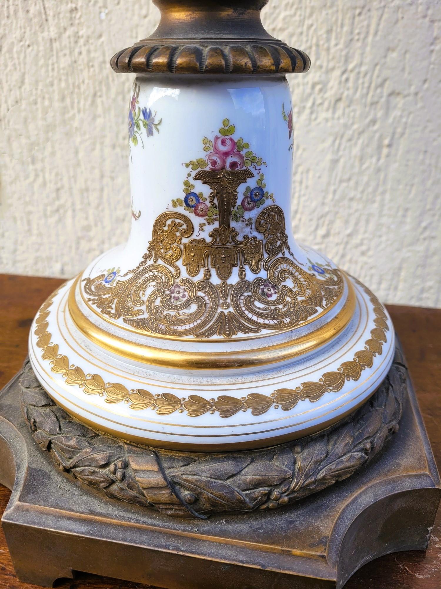 Grand vase rotatif en porcelaine et bronze, Sèvres, XIXe siècle en vente 5