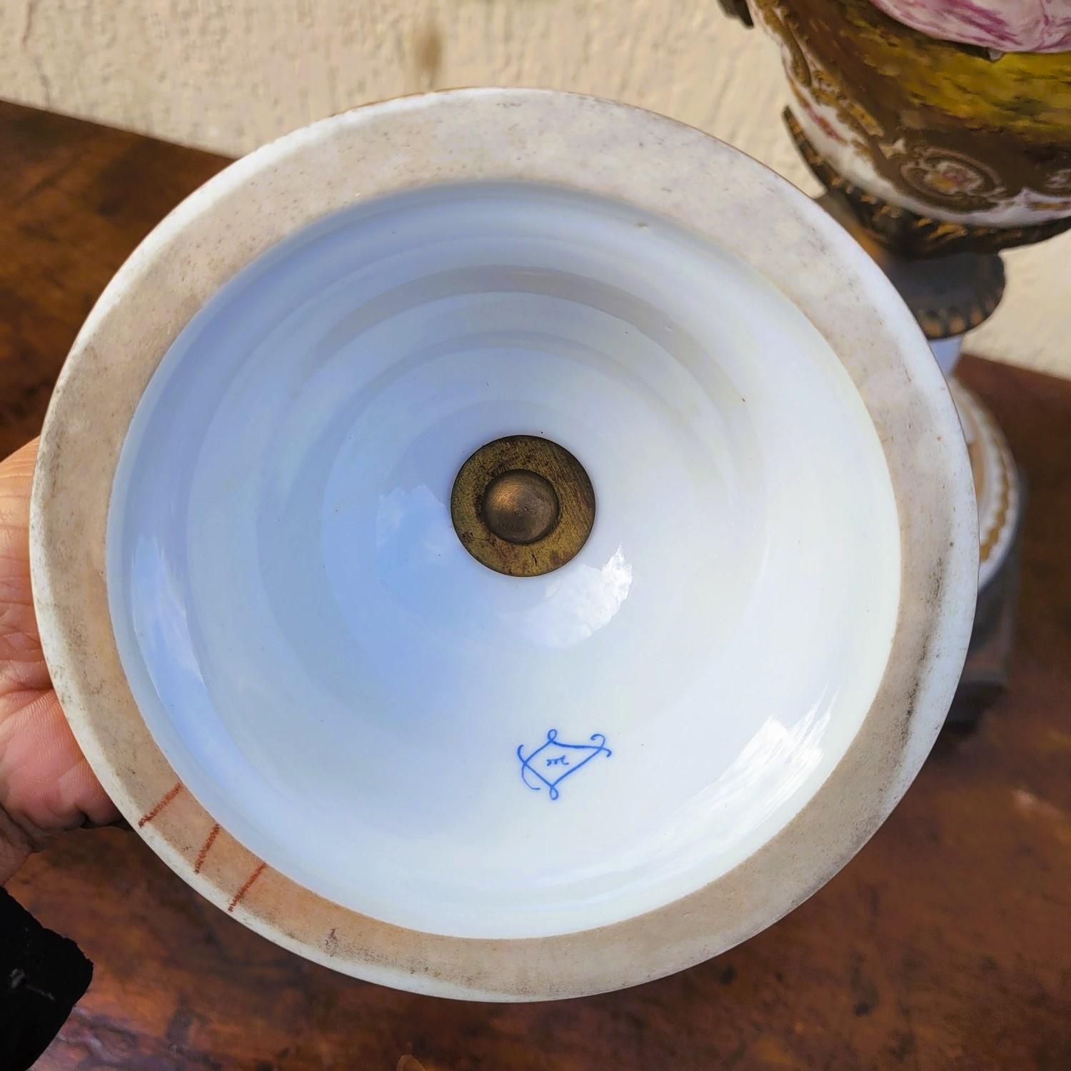 Grand vase rotatif en porcelaine et bronze, Sèvres, XIXe siècle en vente 6