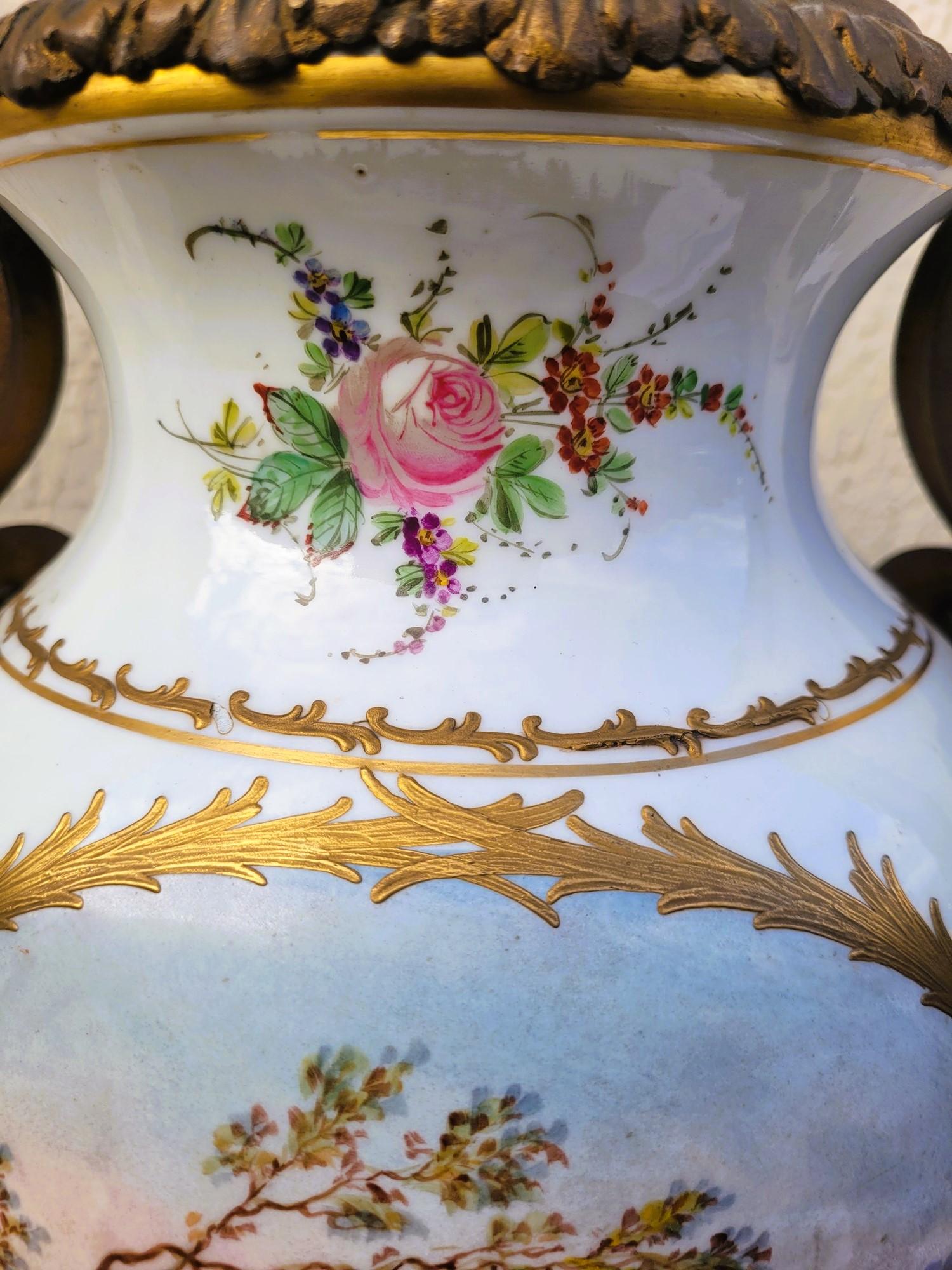 Grand vase rotatif en porcelaine et bronze, Sèvres, XIXe siècle en vente 9