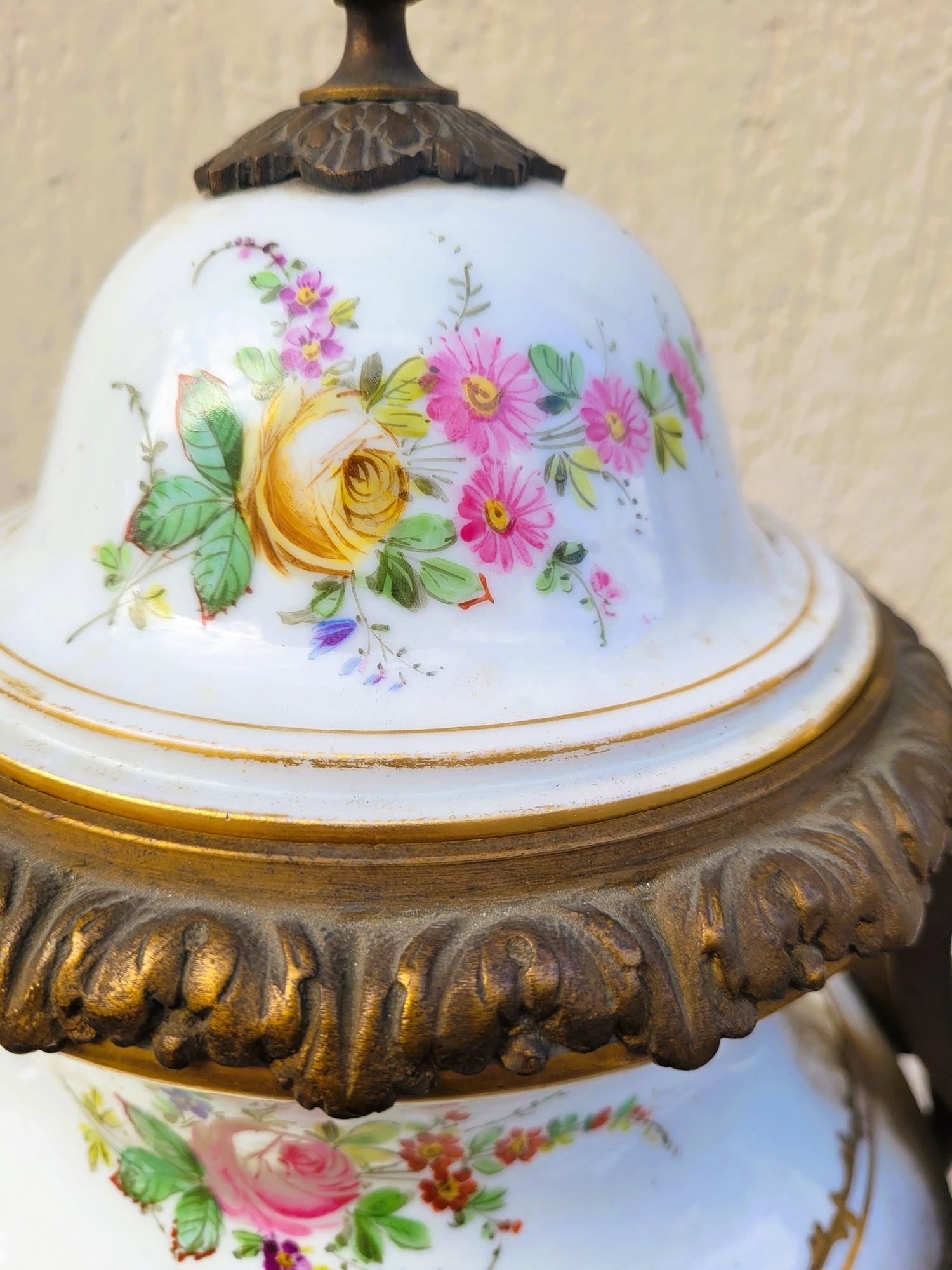 Grand vase rotatif en porcelaine et bronze, Sèvres, XIXe siècle en vente 10