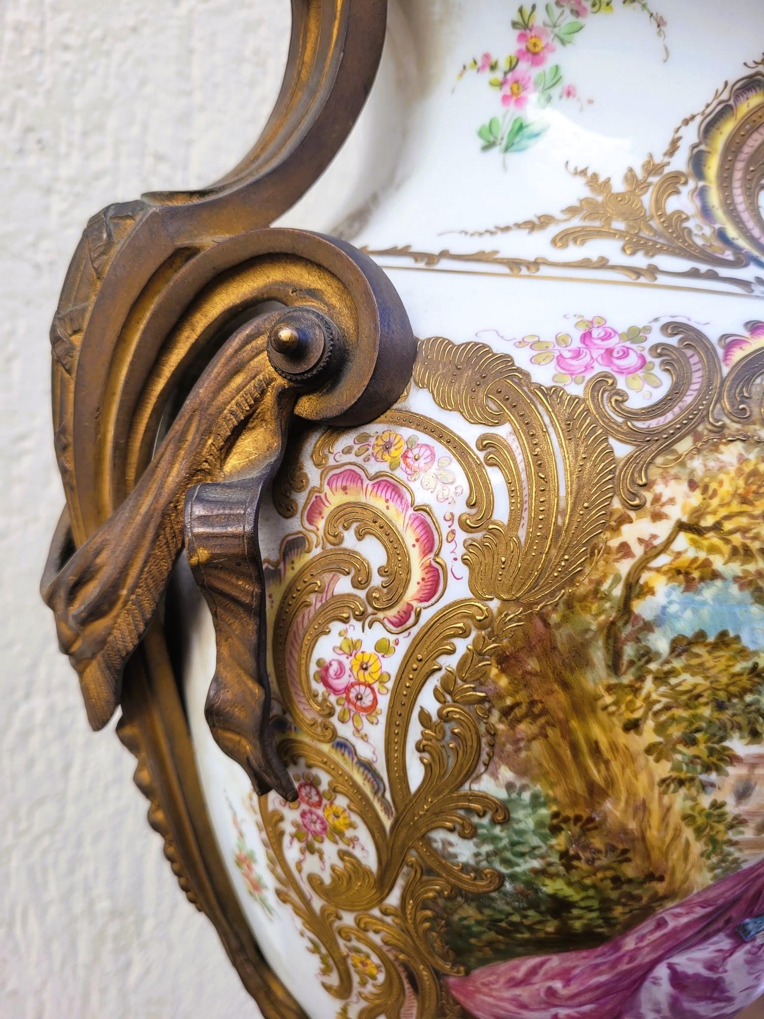 Bronze Grand vase rotatif en porcelaine et bronze, Sèvres, XIXe siècle en vente