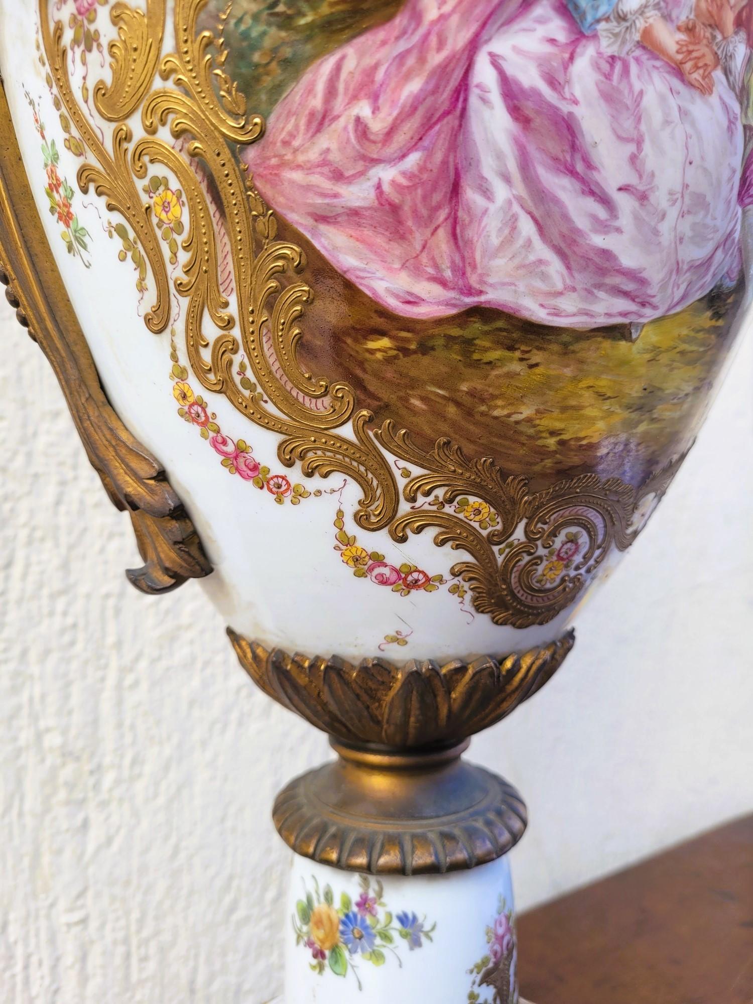 Grand vase rotatif en porcelaine et bronze, Sèvres, XIXe siècle en vente 1