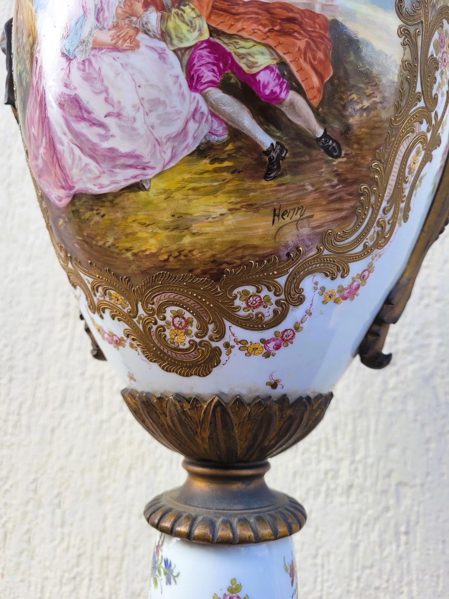 Grand vase rotatif en porcelaine et bronze, Sèvres, XIXe siècle en vente 2