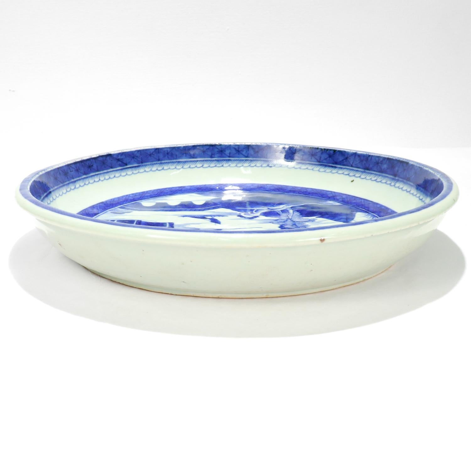 Large Round Antique Blue & White Canton Pattern Chinese Export Porcelain Serving For Sale 6