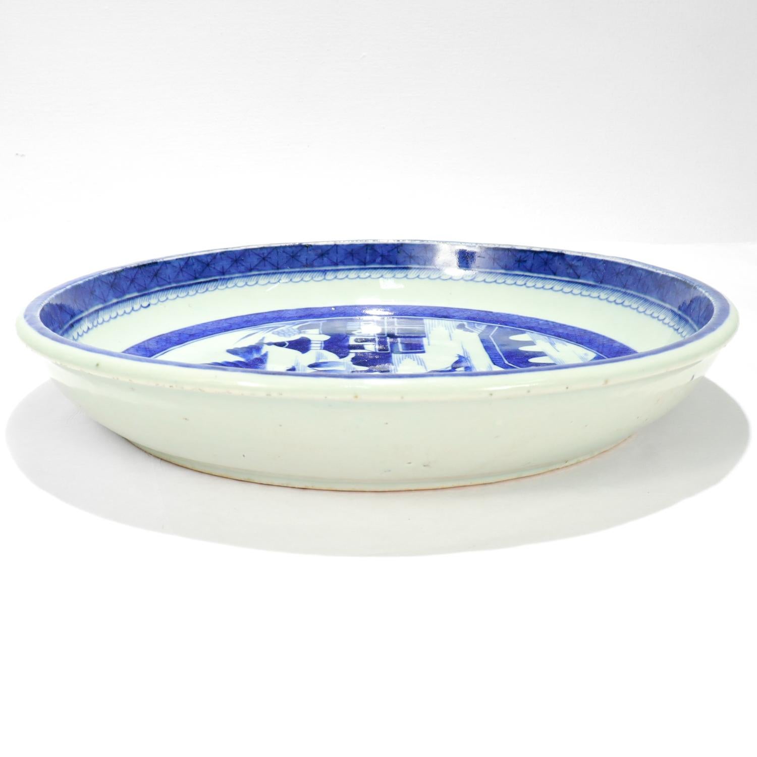 Large Round Antique Blue & White Canton Pattern Chinese Export Porcelain Serving For Sale 7