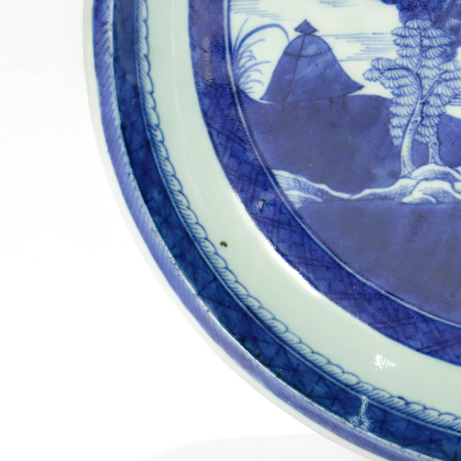 Large Round Antique Blue & White Canton Pattern Chinese Export Porcelain Serving For Sale 8