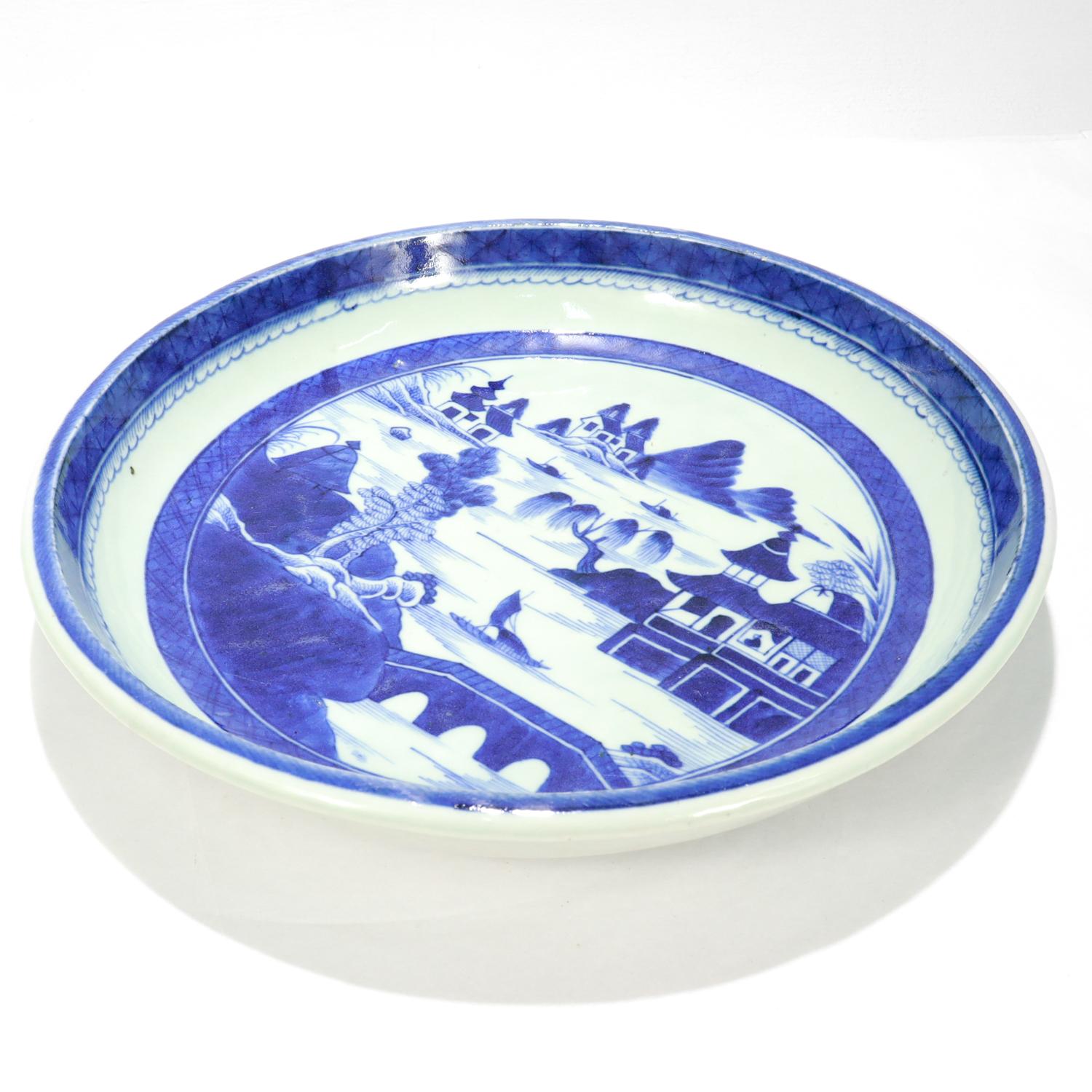 Large Round Antique Blue & White Canton Pattern Chinese Export Porcelain Serving For Sale 1