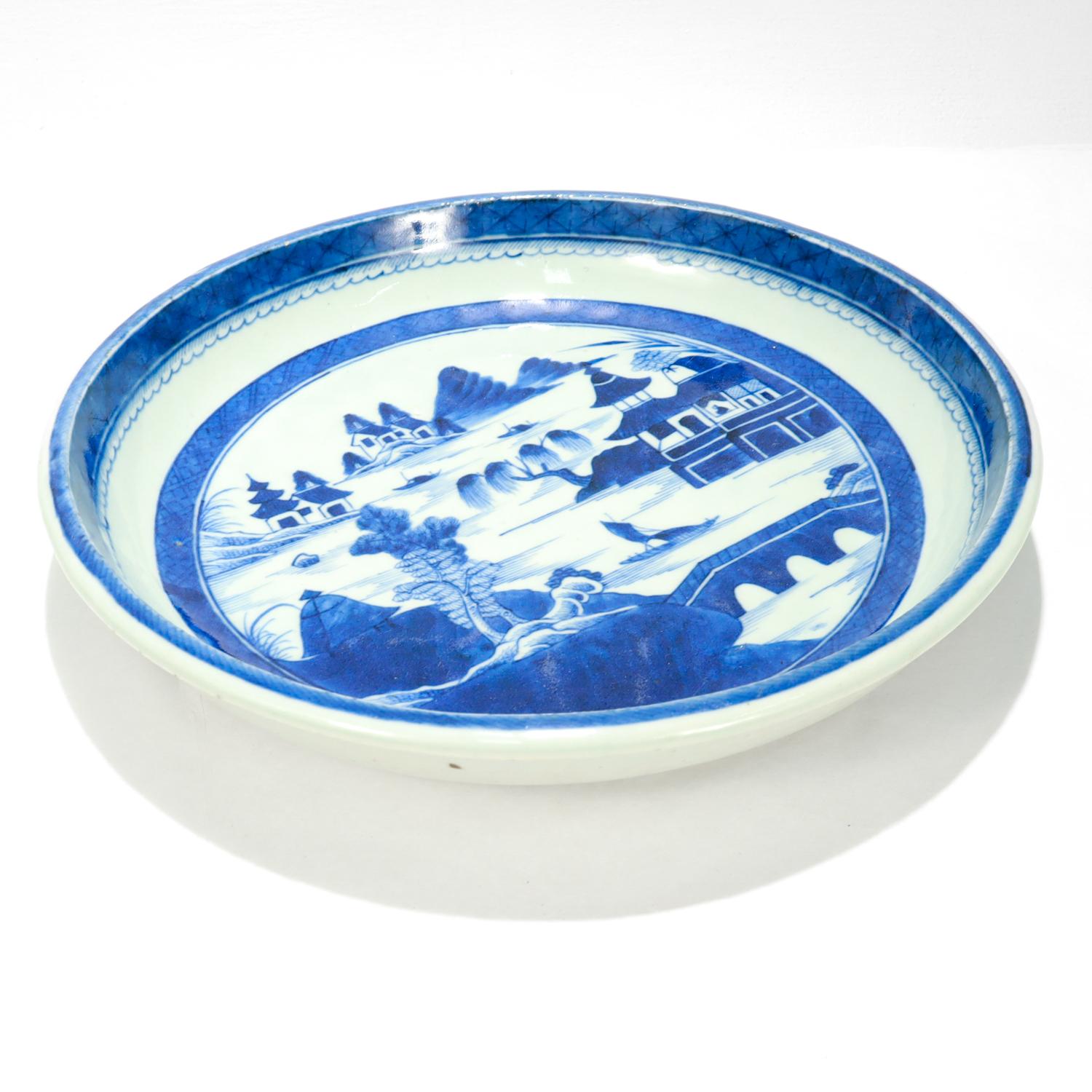 Large Round Antique Blue & White Canton Pattern Chinese Export Porcelain Serving For Sale 2