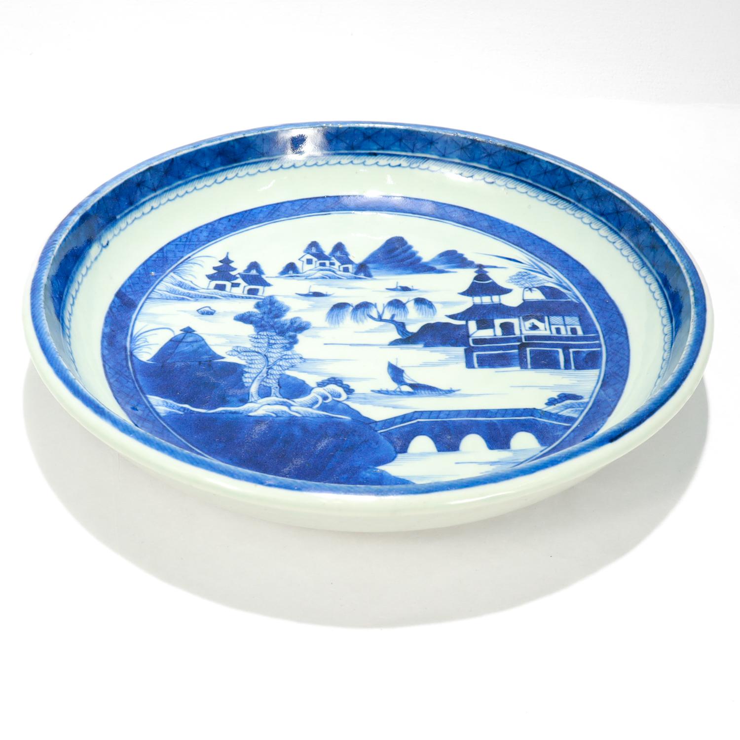 Large Round Antique Blue & White Canton Pattern Chinese Export Porcelain Serving For Sale 3