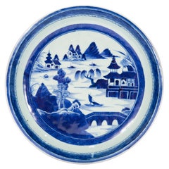 Grande piatto rotondo antico in porcellana cinese da esportazione con motivo Canton blu e bianco