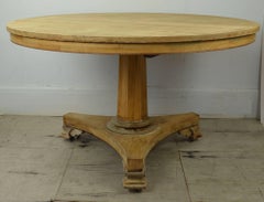 Grande table ronde de salle à manger en pin ancien:: Régence anglaise