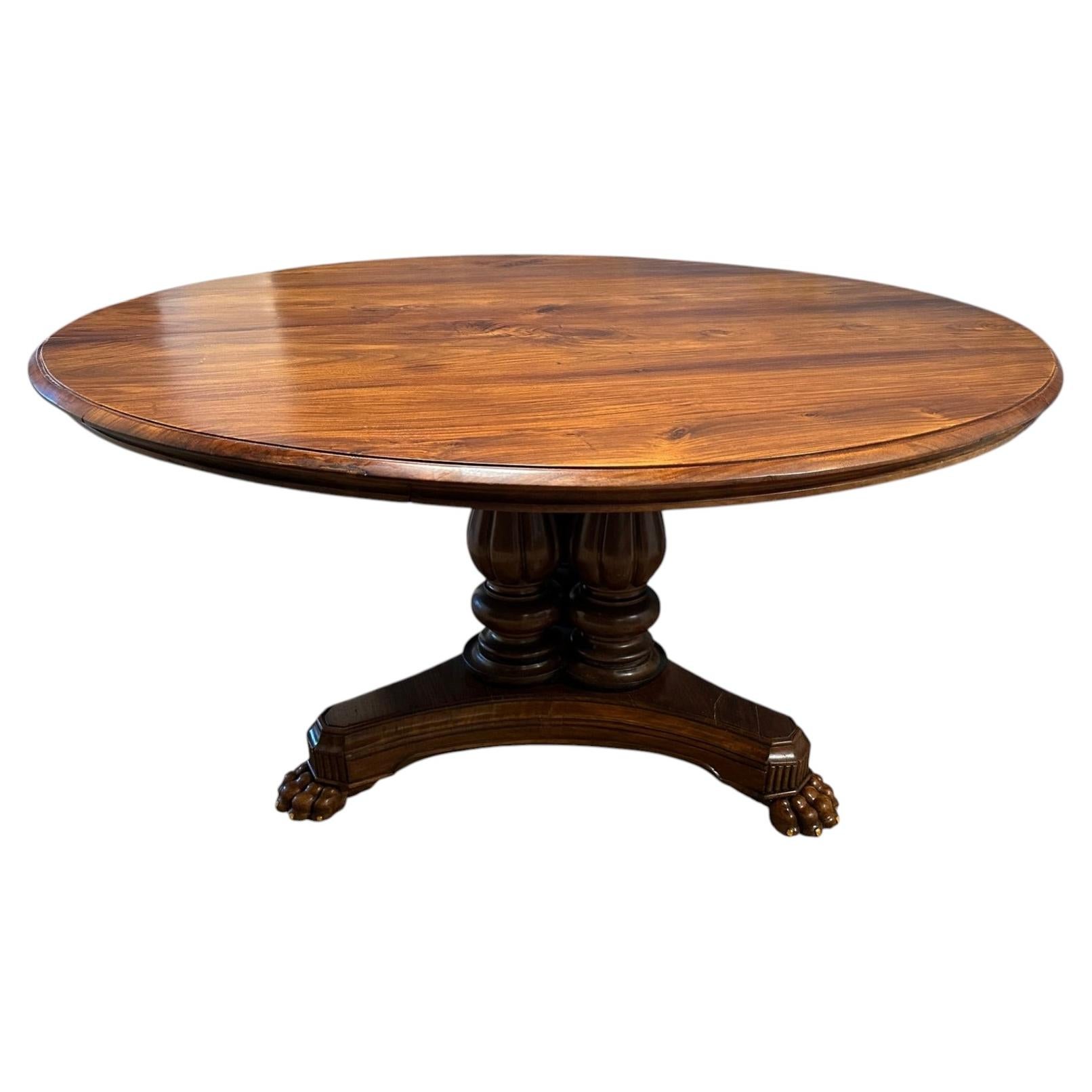 How big is a round table that seats 10?