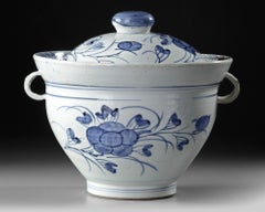 Large round Arita’ware porcelain lidded terrine mid Edô period