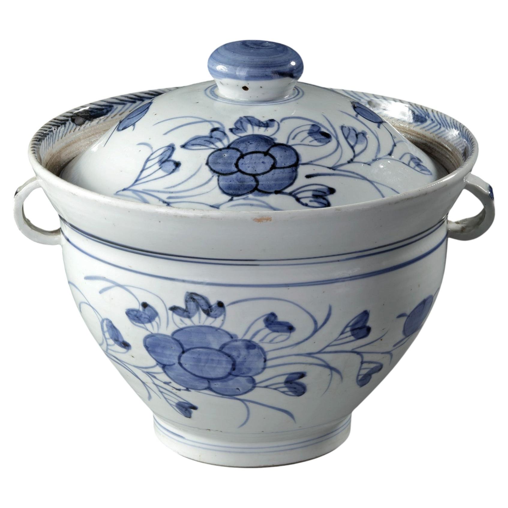 Large round Arita’ware porcelain lidded terrine mid Edô period For Sale