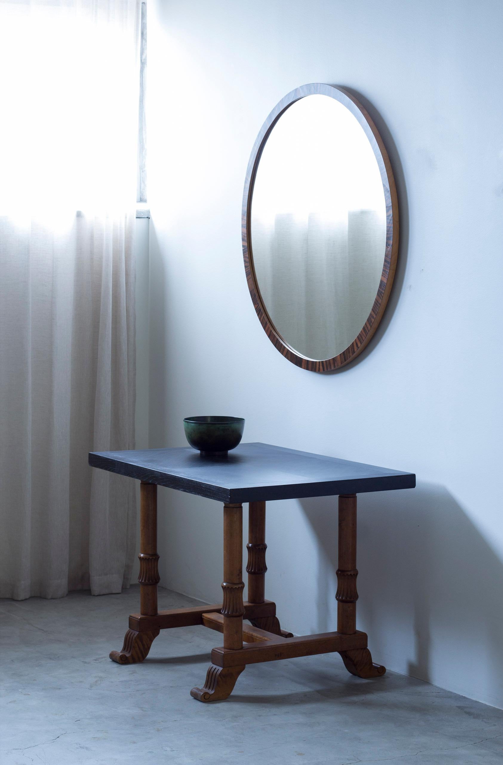 Large round Art Deco mirror in the style of Axel Einar Hjorth and NK, 1930s In condizioni buone in vendita a Hägersten, SE