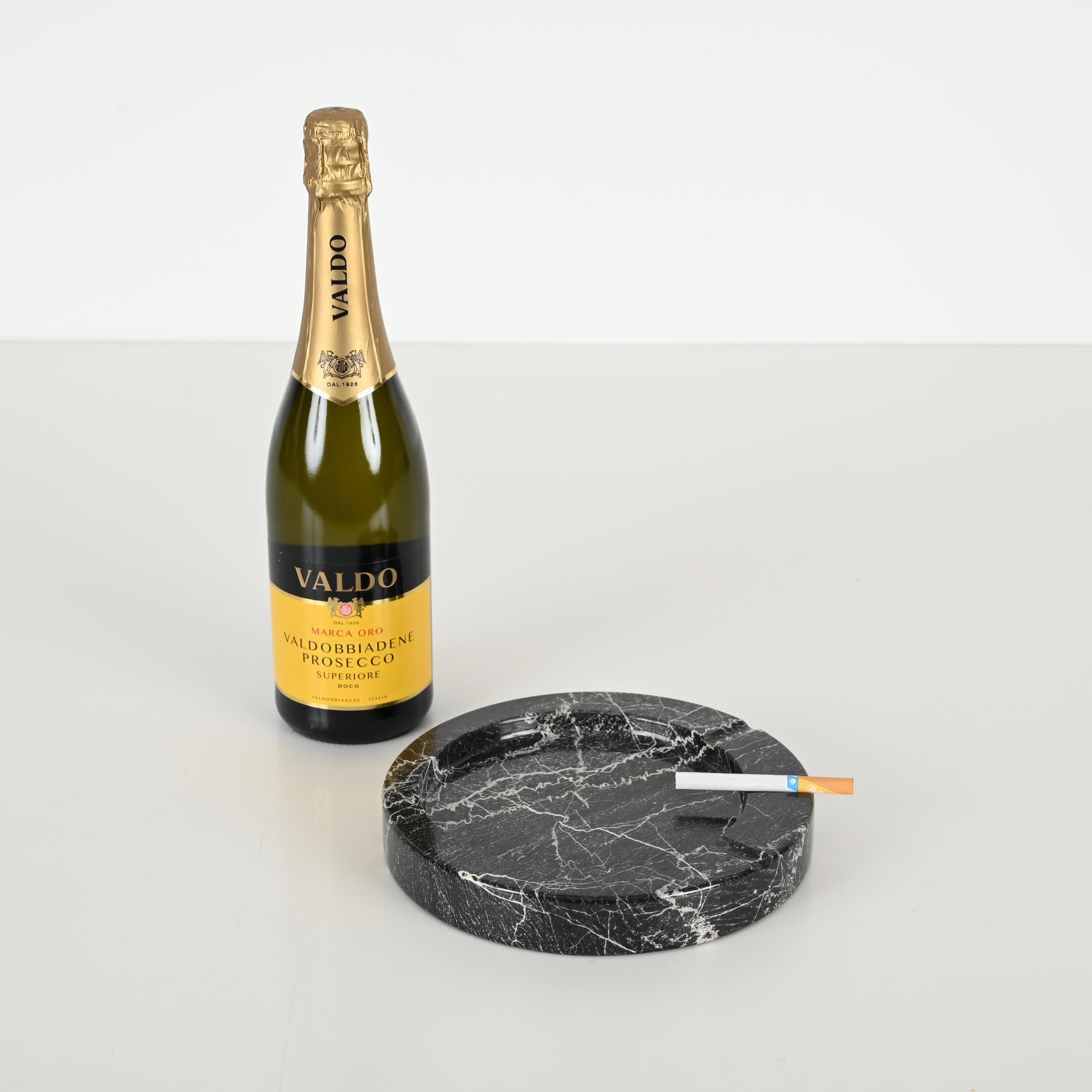 Grand cendrier rond en marbre noir par Angelo Mangiarotti, Italie, années 1970 Bon état à Roma, IT