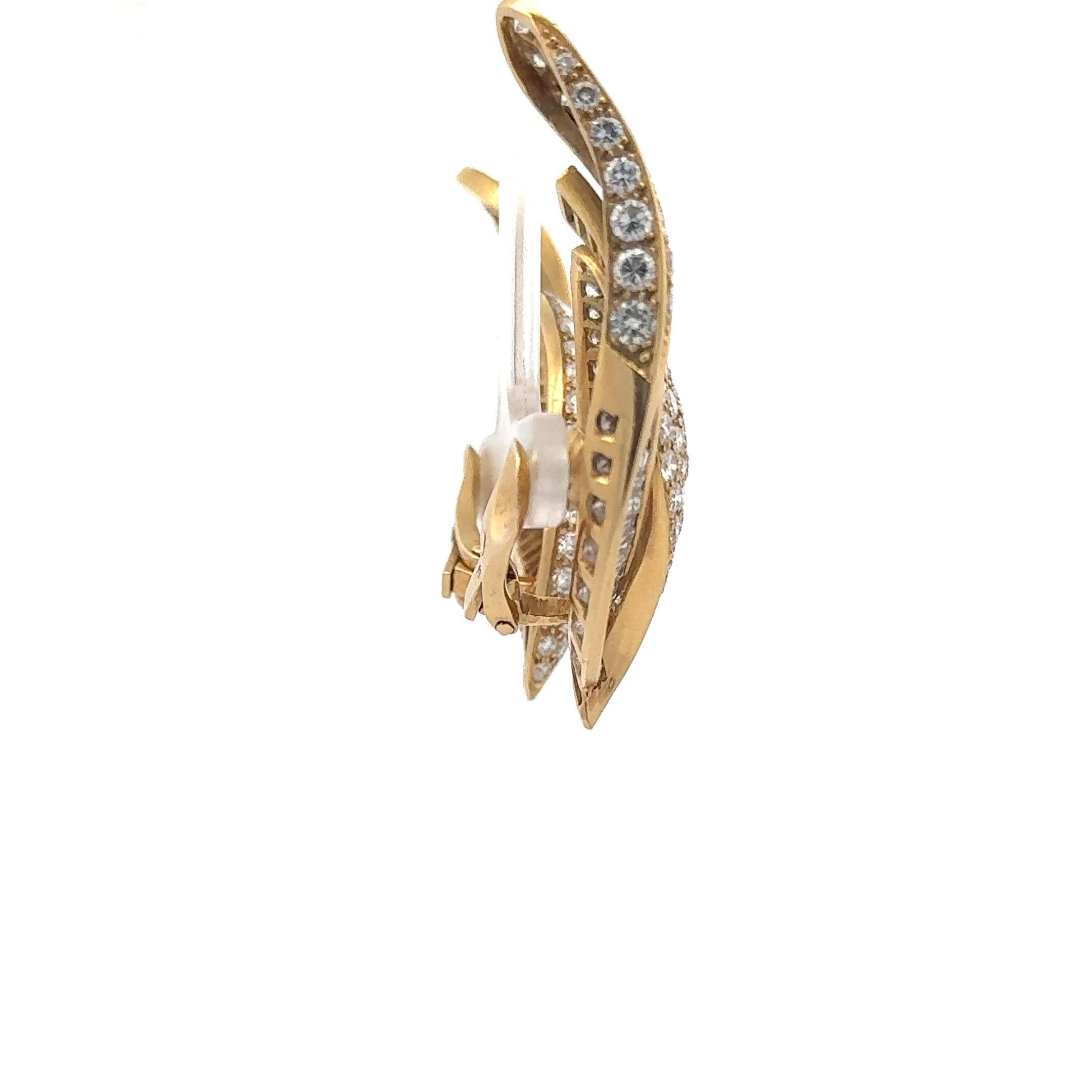 Large Round & Baguette Diamond Earring Climbers 16.50 Carats 18KT Yellow Gold In Excellent Condition For Sale In New York, NY