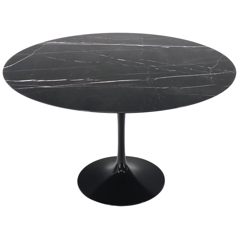 Black Marble Top Tulip Base Saarinen, Small Round Black Marble Dining Table