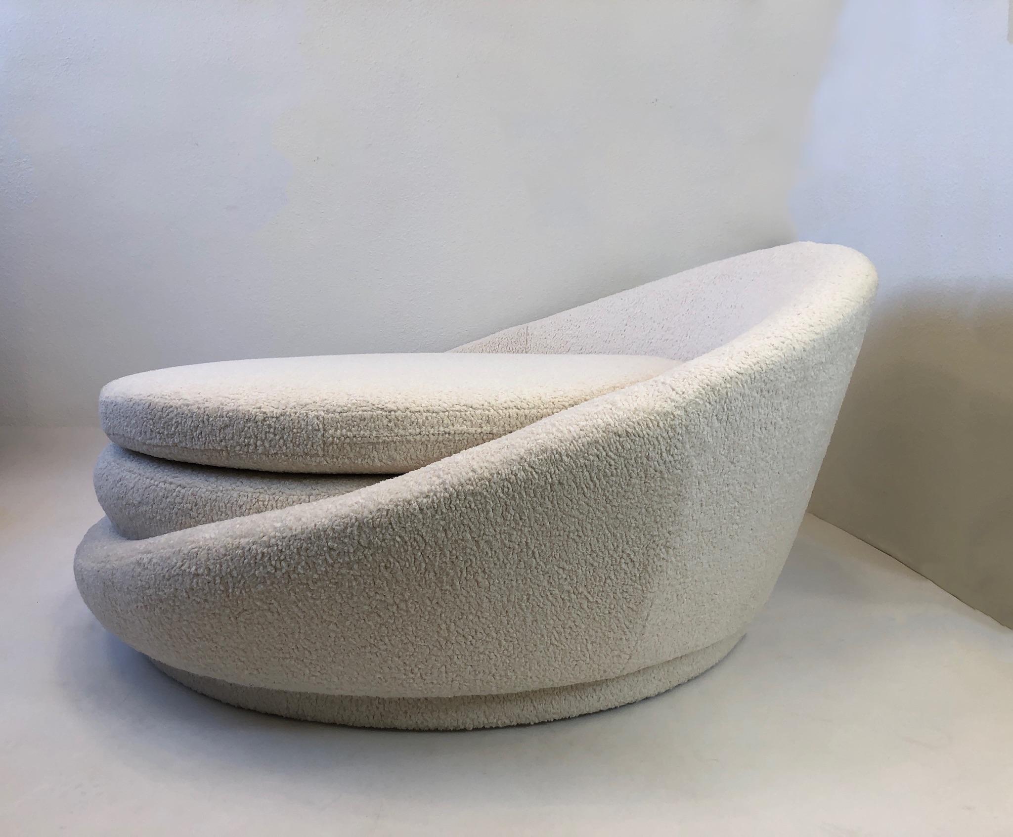 Late 20th Century Large Round Boucle Satellite Chaise