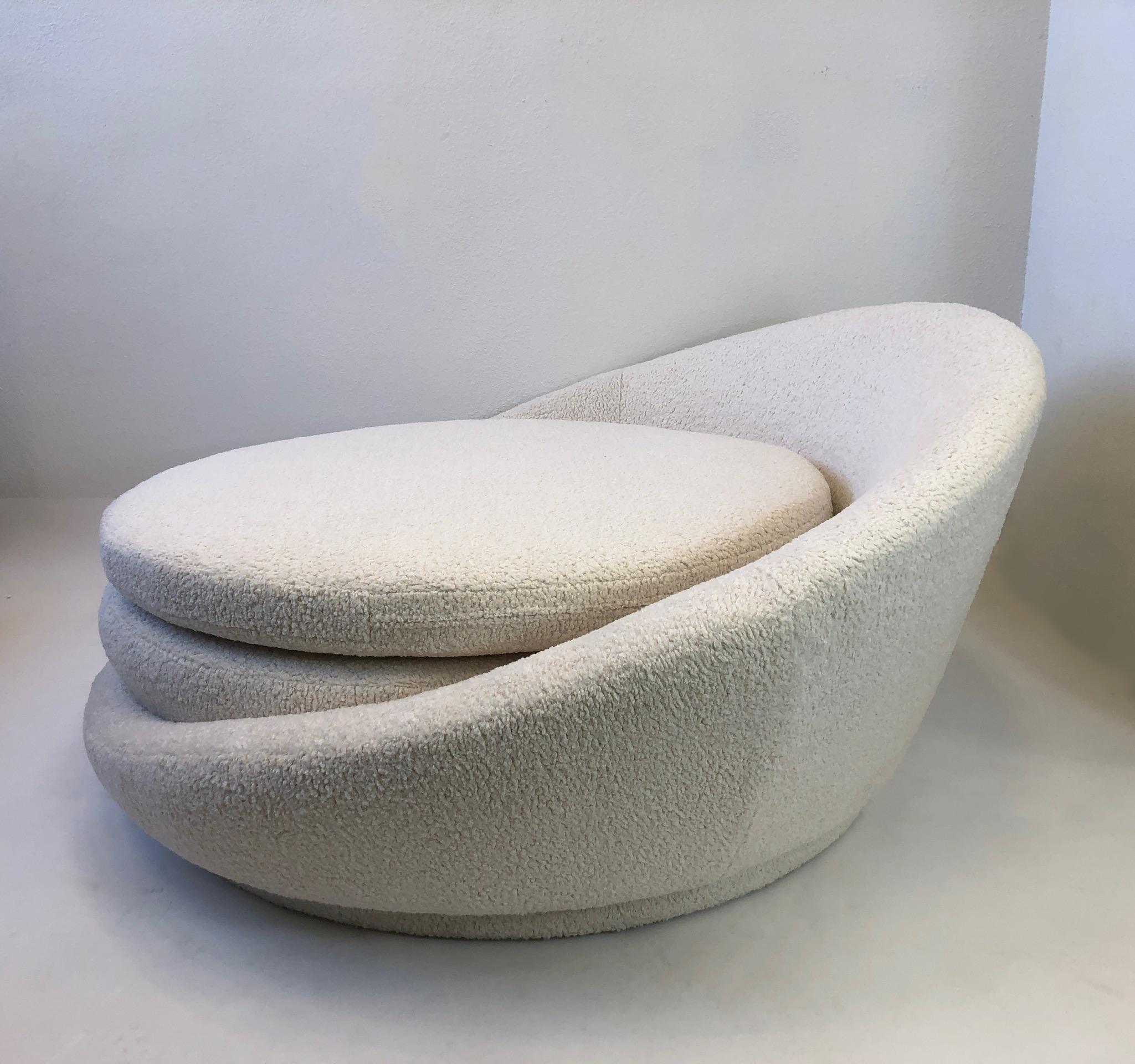 Large Round Boucle Satellite Chaise 2