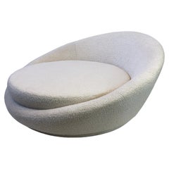 Large Round Boucle Satellite Chaise