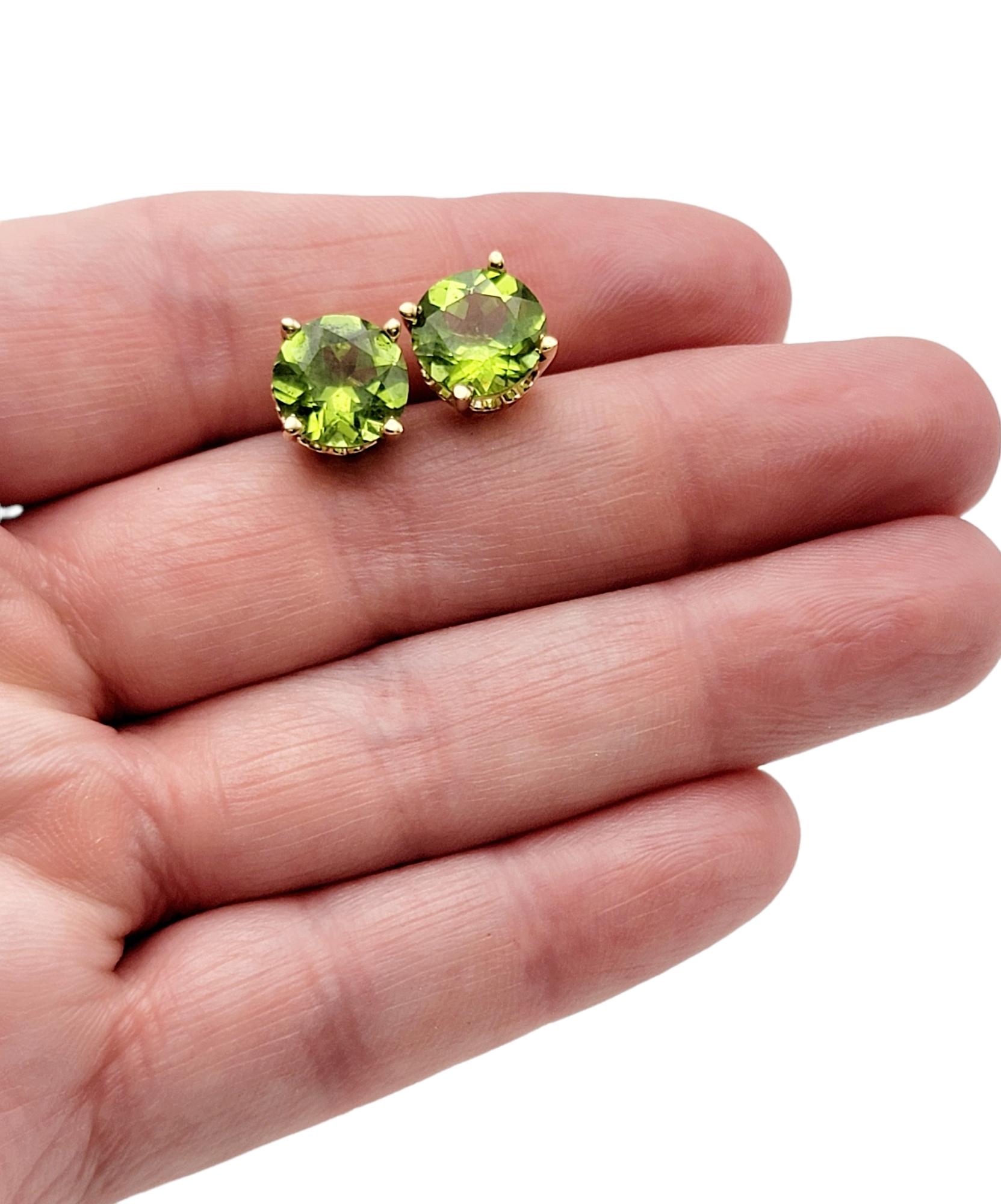 Large Round Brilliant Solitaire Green Peridot Stud Earrings in Yellow Gold For Sale 1