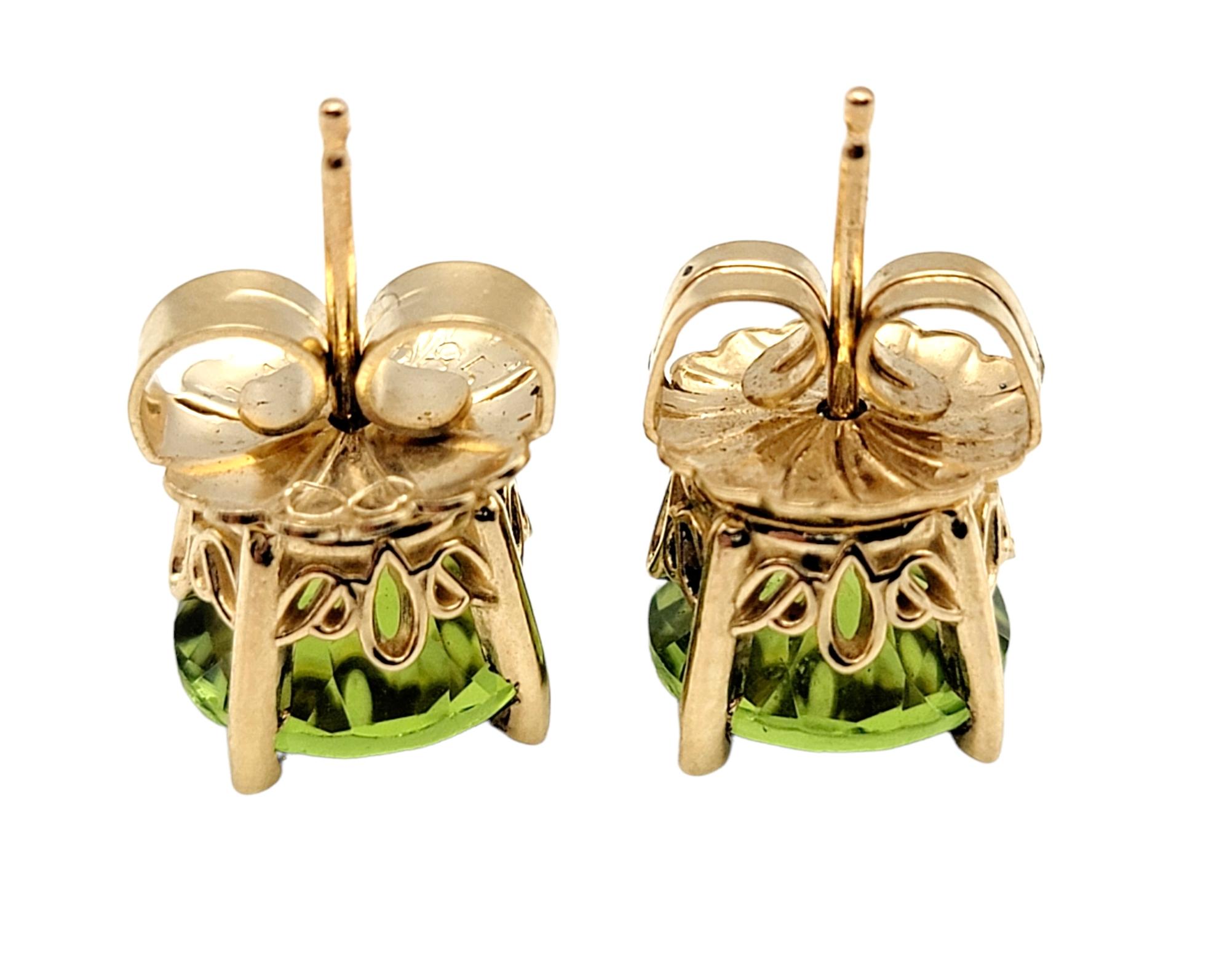 Contemporary Large Round Brilliant Solitaire Green Peridot Stud Earrings in Yellow Gold For Sale