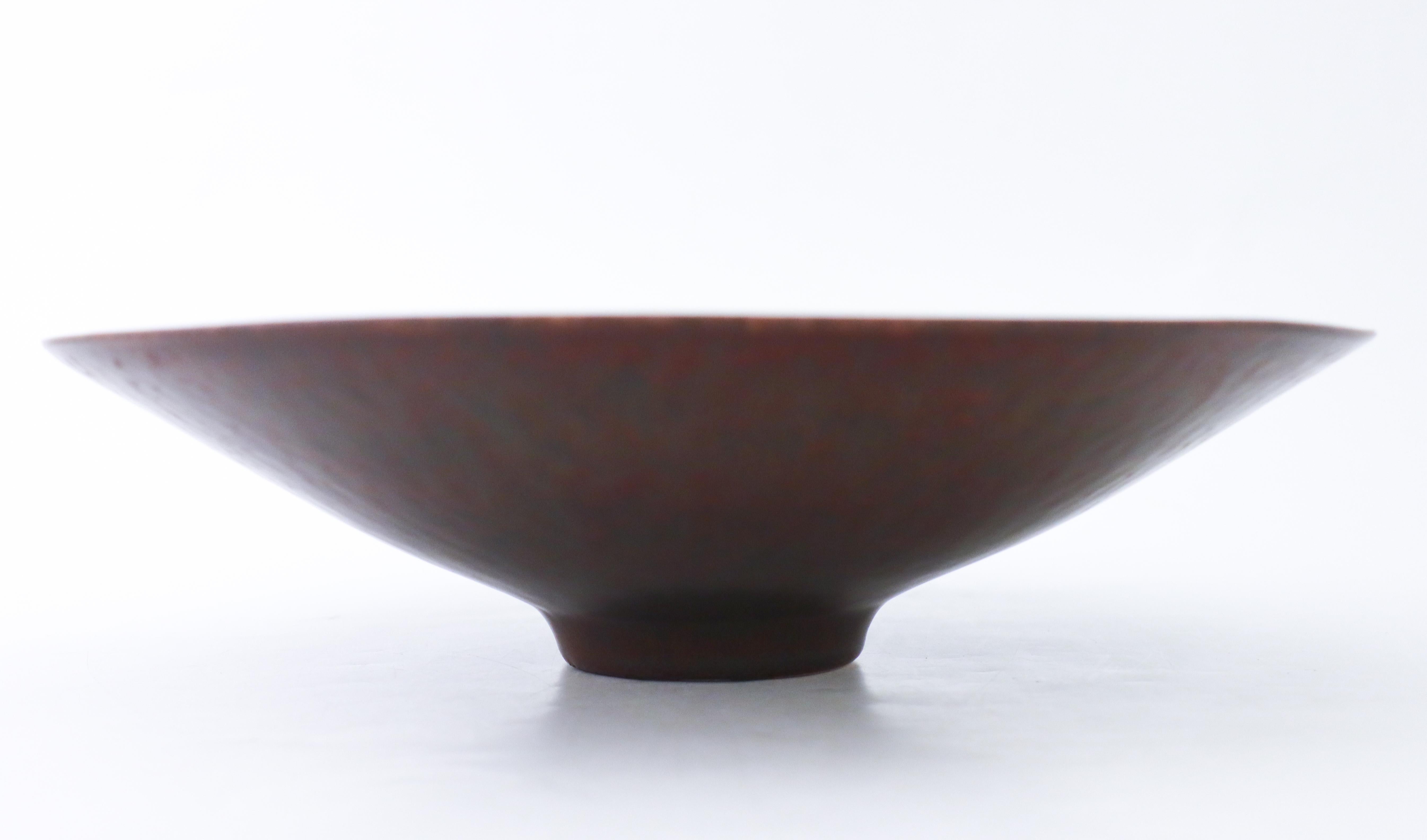 Scandinavian Modern Large, Round Brown Bowl - Carl-Harry Stålhane - Rörstrand - Mid-20th Century For Sale