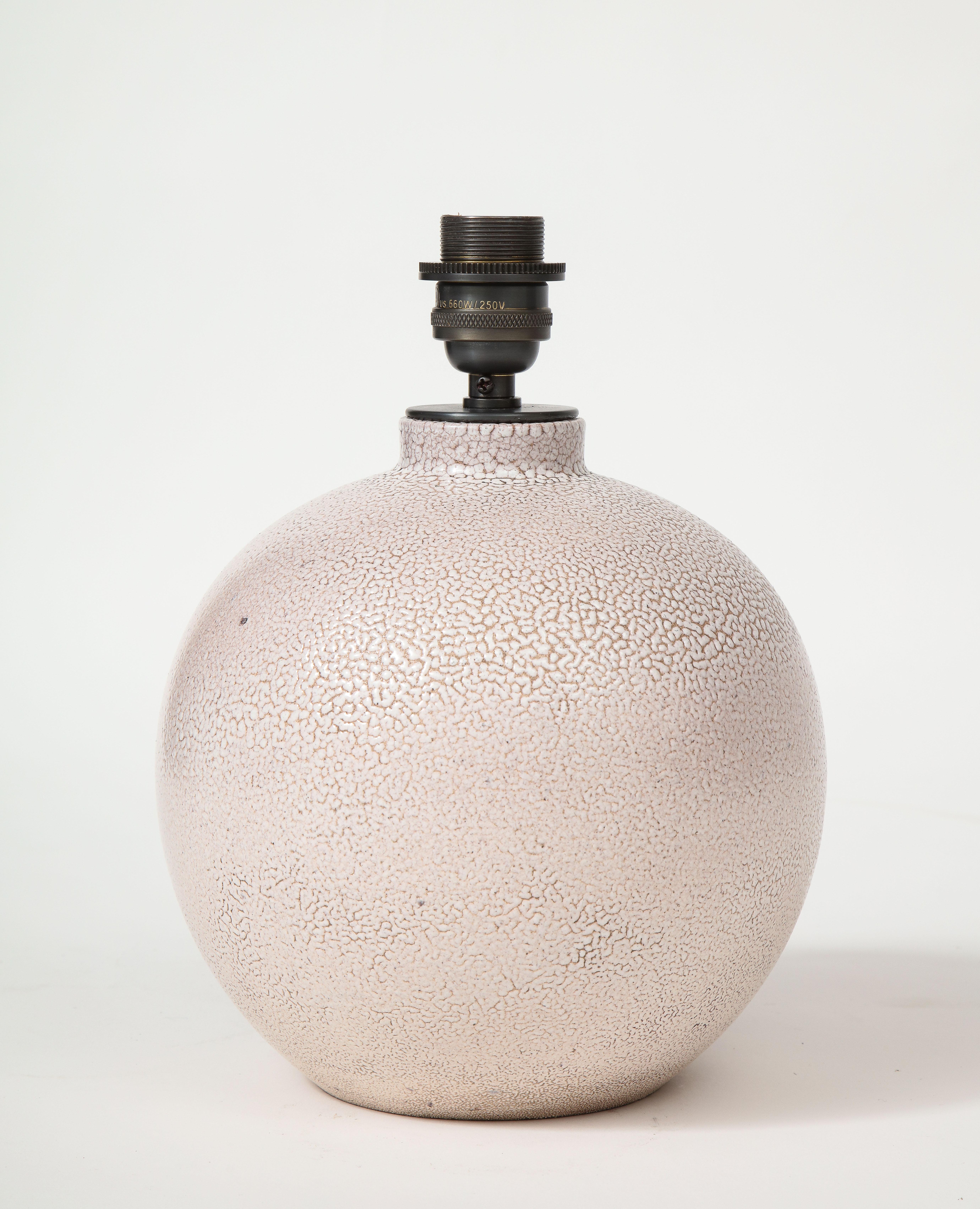 Grande lampe ronde en céramique, France, vers 1930-40, signée : « G.A.M France » en vente 1