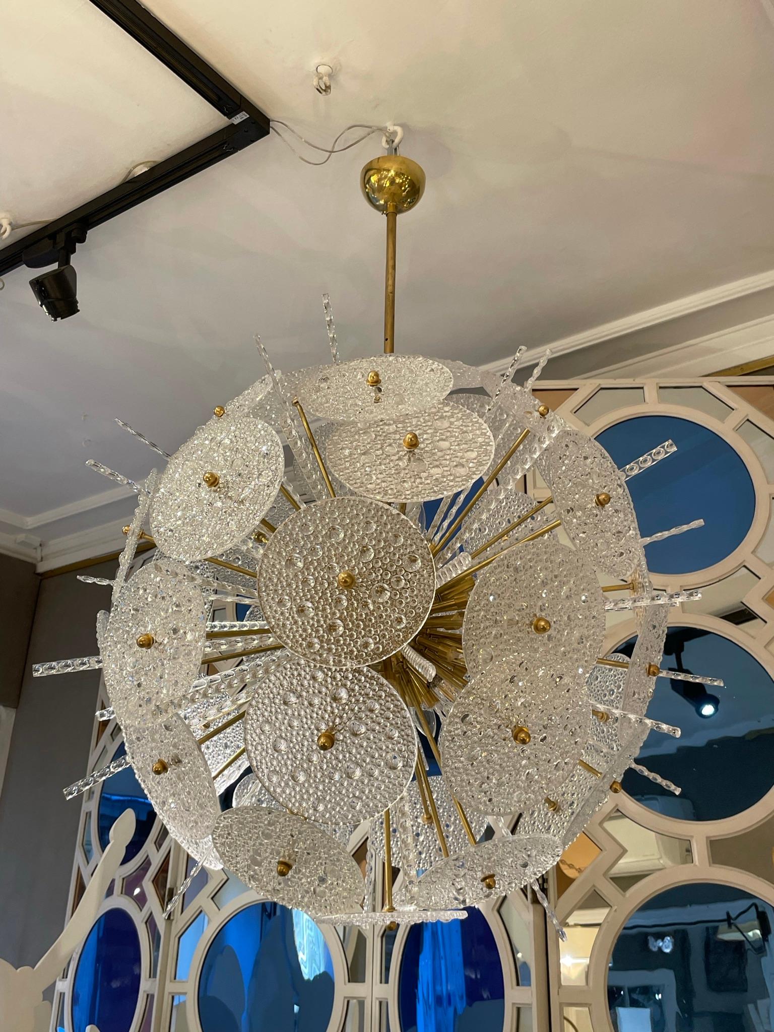 Italian Large Round Chandelier in Murano Glass and Brass For Sale