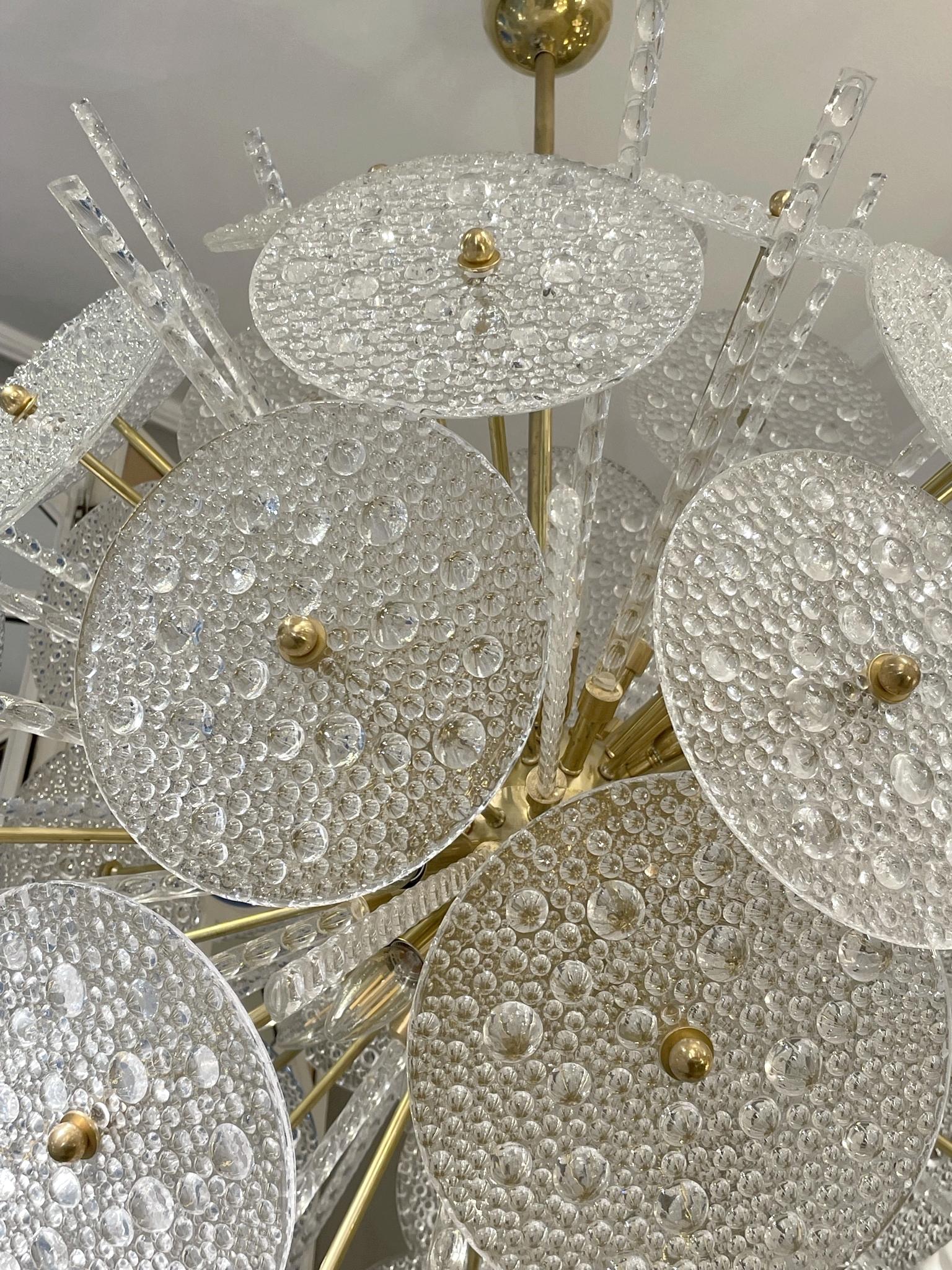 Large Round Chandelier in Murano Glass and Brass In Good Condition For Sale In Paris, FR