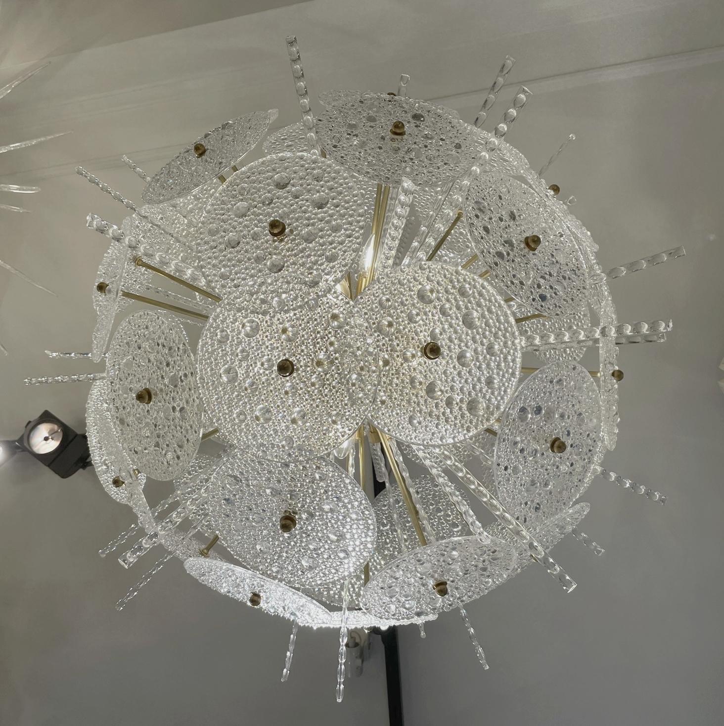 Large Round Chandelier in Murano Glass and Brass For Sale 2