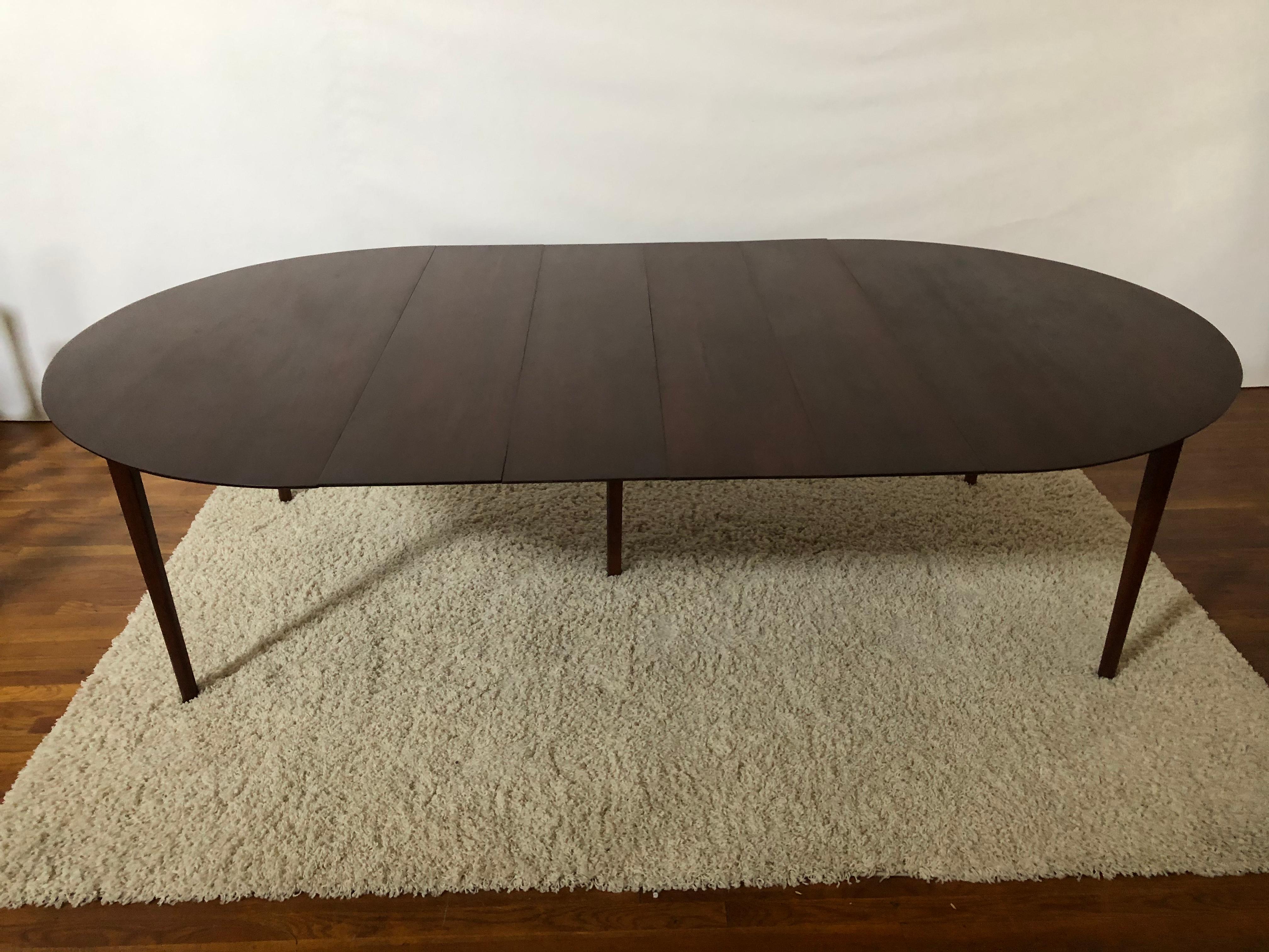 Large Round Charles Webb Midcentury Extension Dining Table In Good Condition In Westport, CT