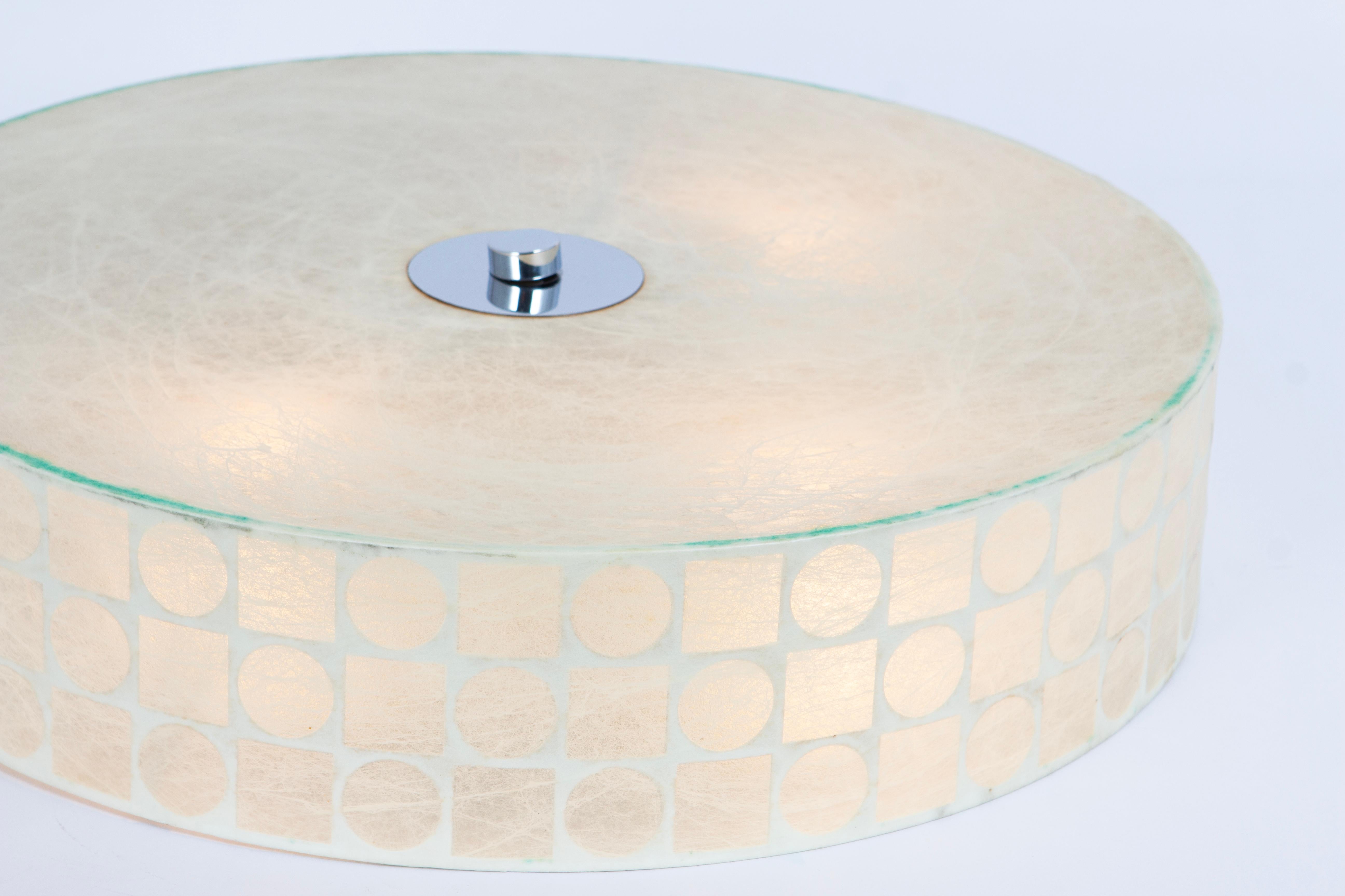 Allemand Grand lampadaire rond en forme de cocon, Goldkant, Allemagne, années 1970 en vente