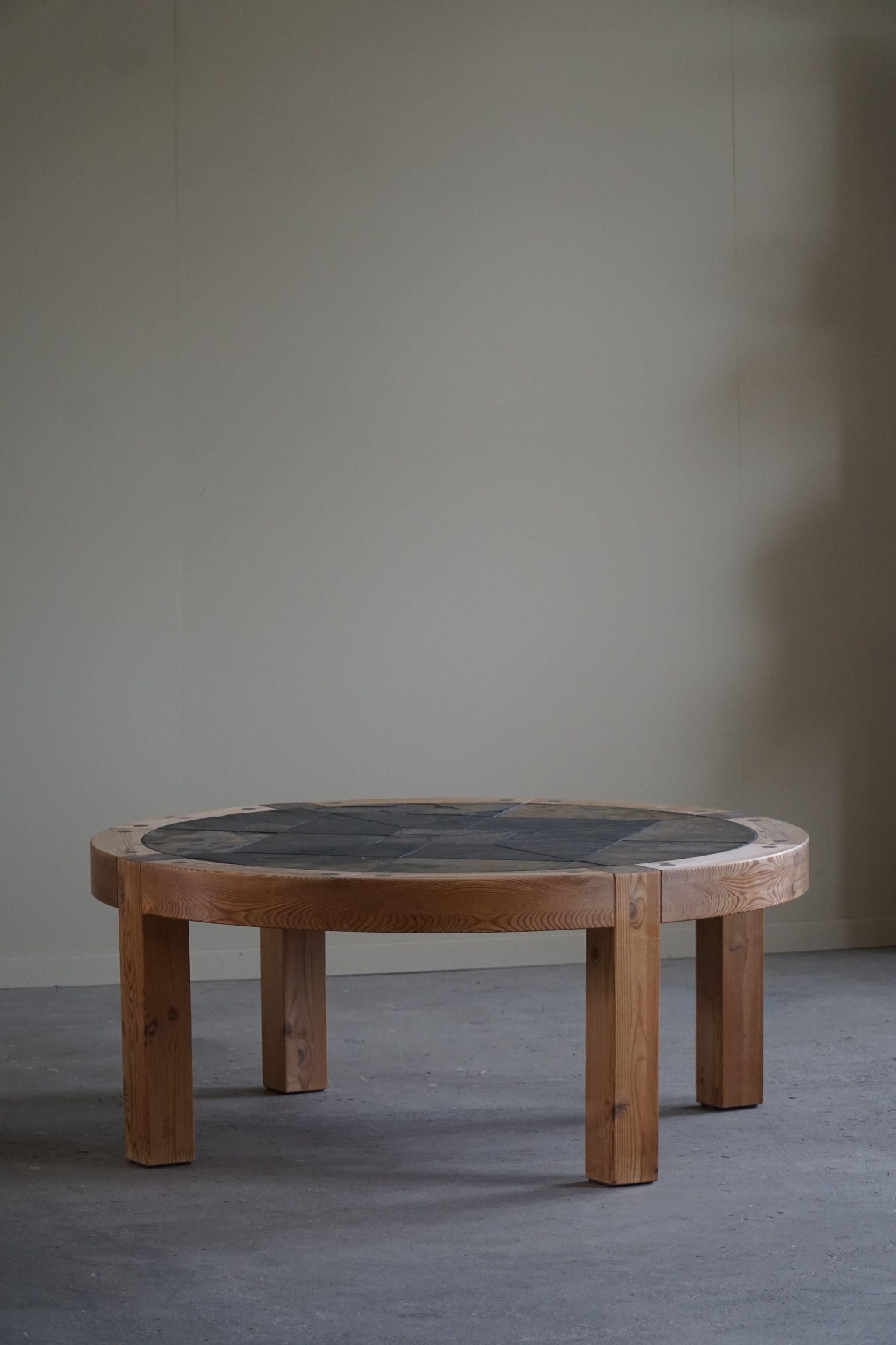 Large Round Coffee Table in Pine & Ceramic by Sallingboe, Danish Design, 1970s In Good Condition For Sale In Odense, DK