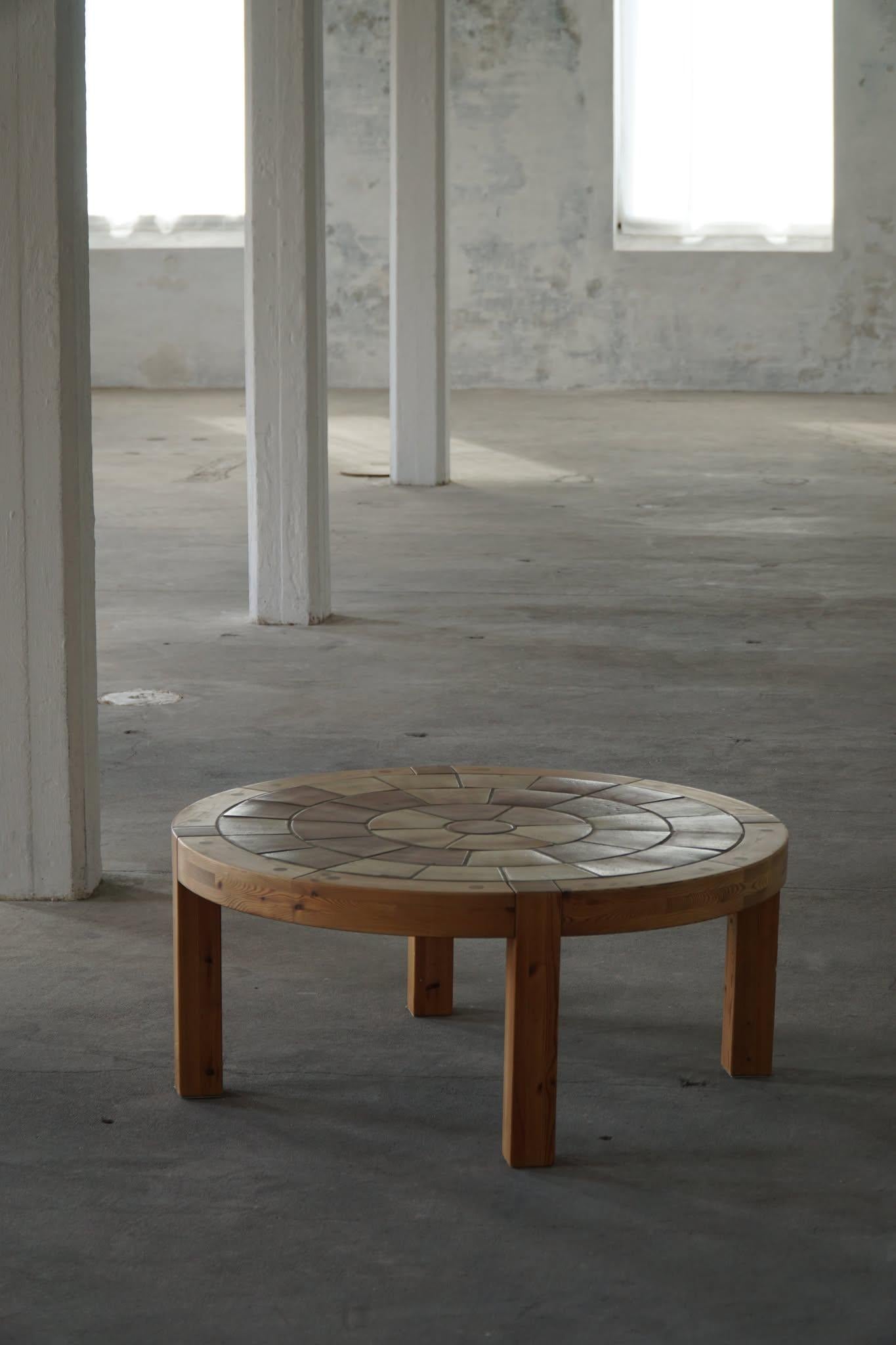 Grande table basse ronde en pin et céramique, design danois, années 1970, Sallingboe en vente 4