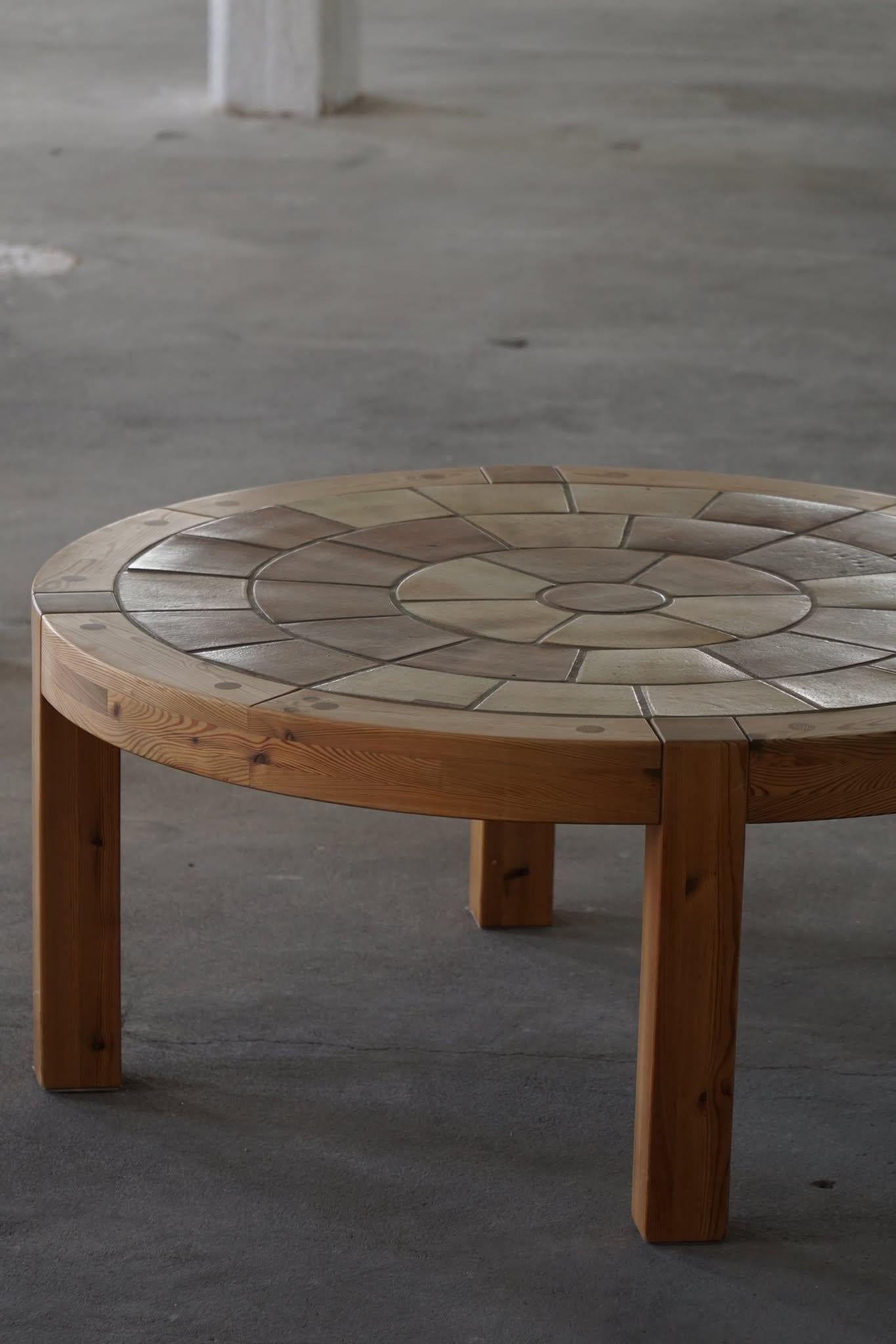 Grande table basse ronde en pin et céramique, design danois, années 1970, Sallingboe en vente 5