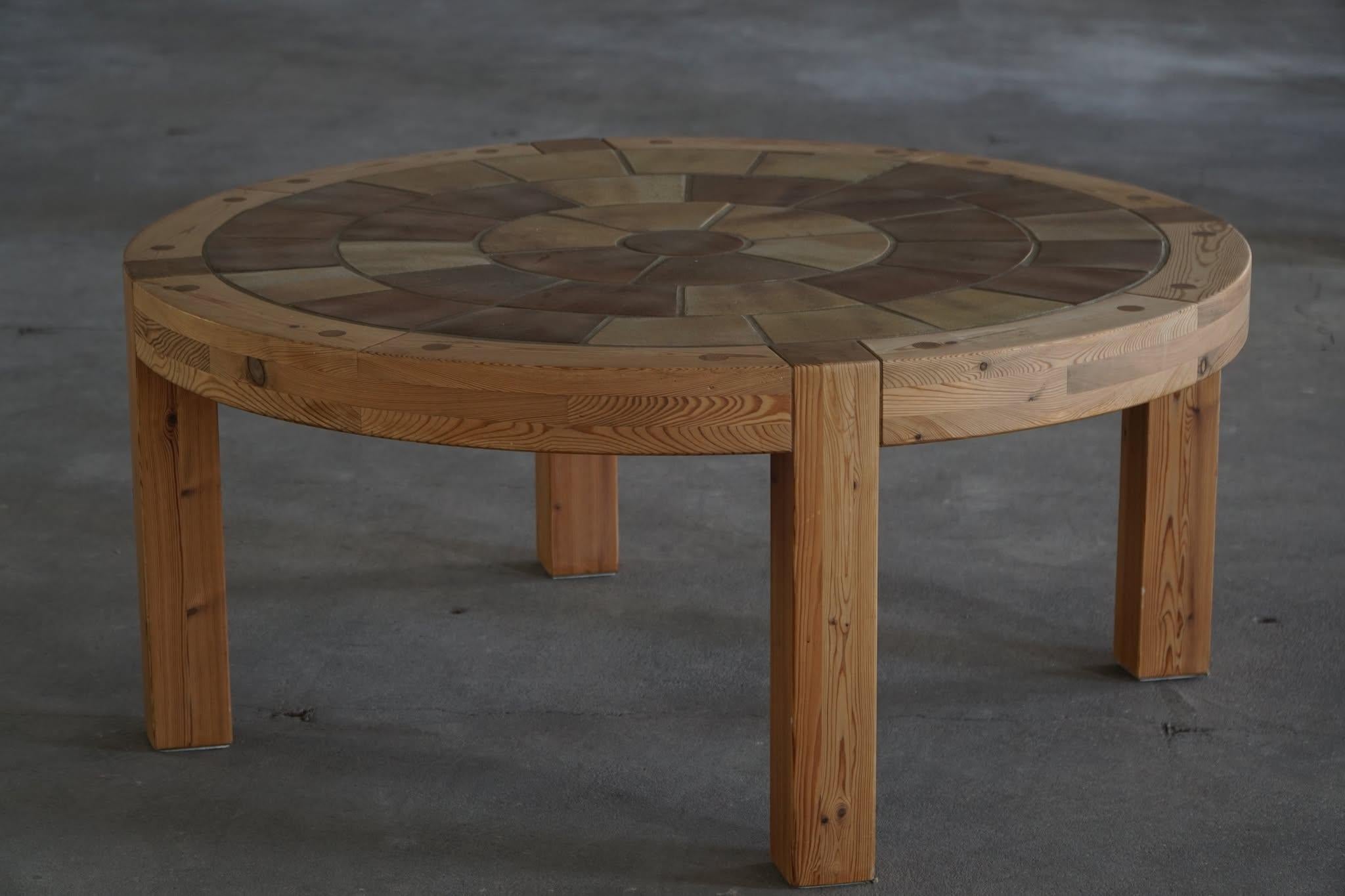 Grande table basse ronde en pin et céramique, design danois, années 1970, Sallingboe en vente 6
