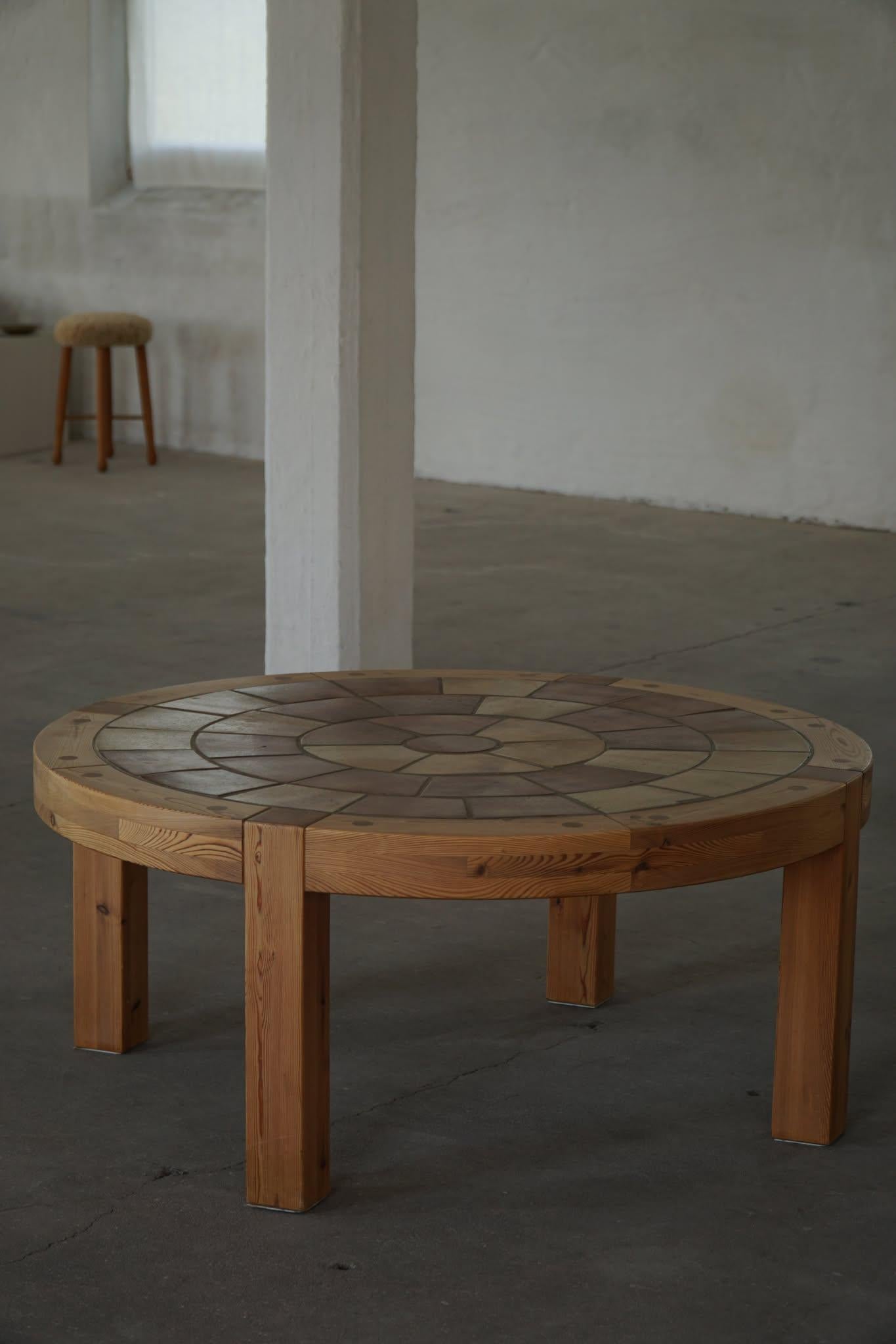 Grande table basse ronde en pin et céramique, design danois, années 1970, Sallingboe en vente 11