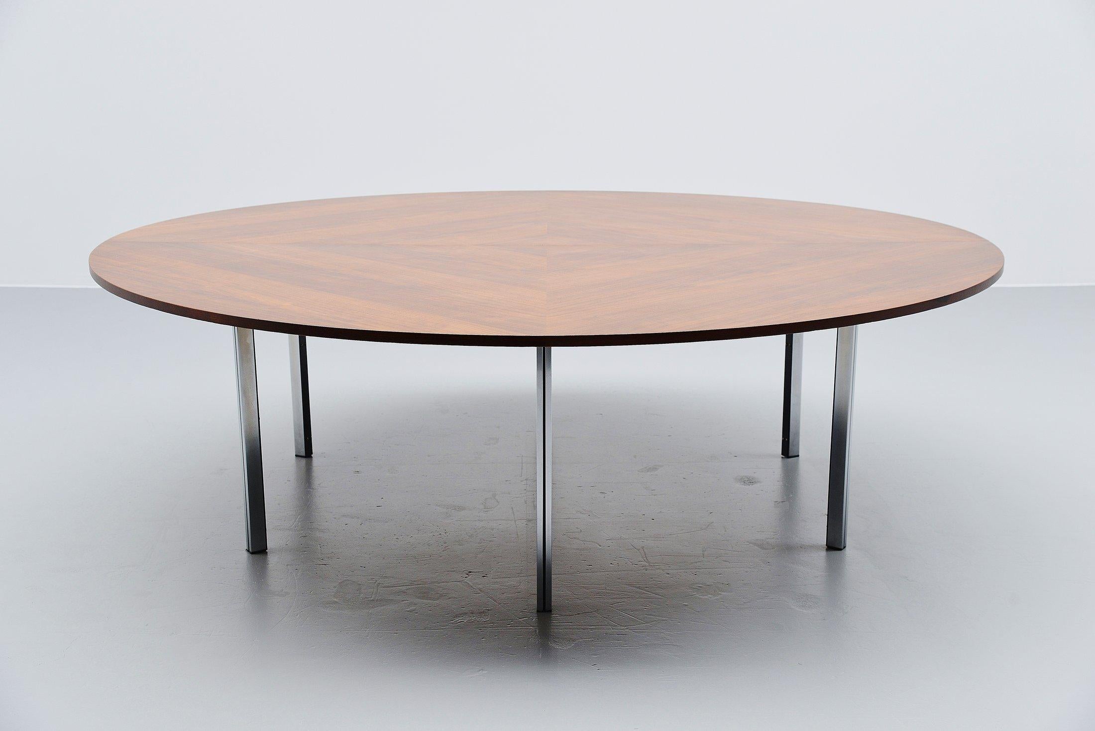 Extremely large round conference table made by unknown manufacturer, in the style of Forence Knoll, 1960. The table top is made of walnut veneer and the frame is made if chrome plated metal. This table can use up to 10 chairs easily. Very nice and