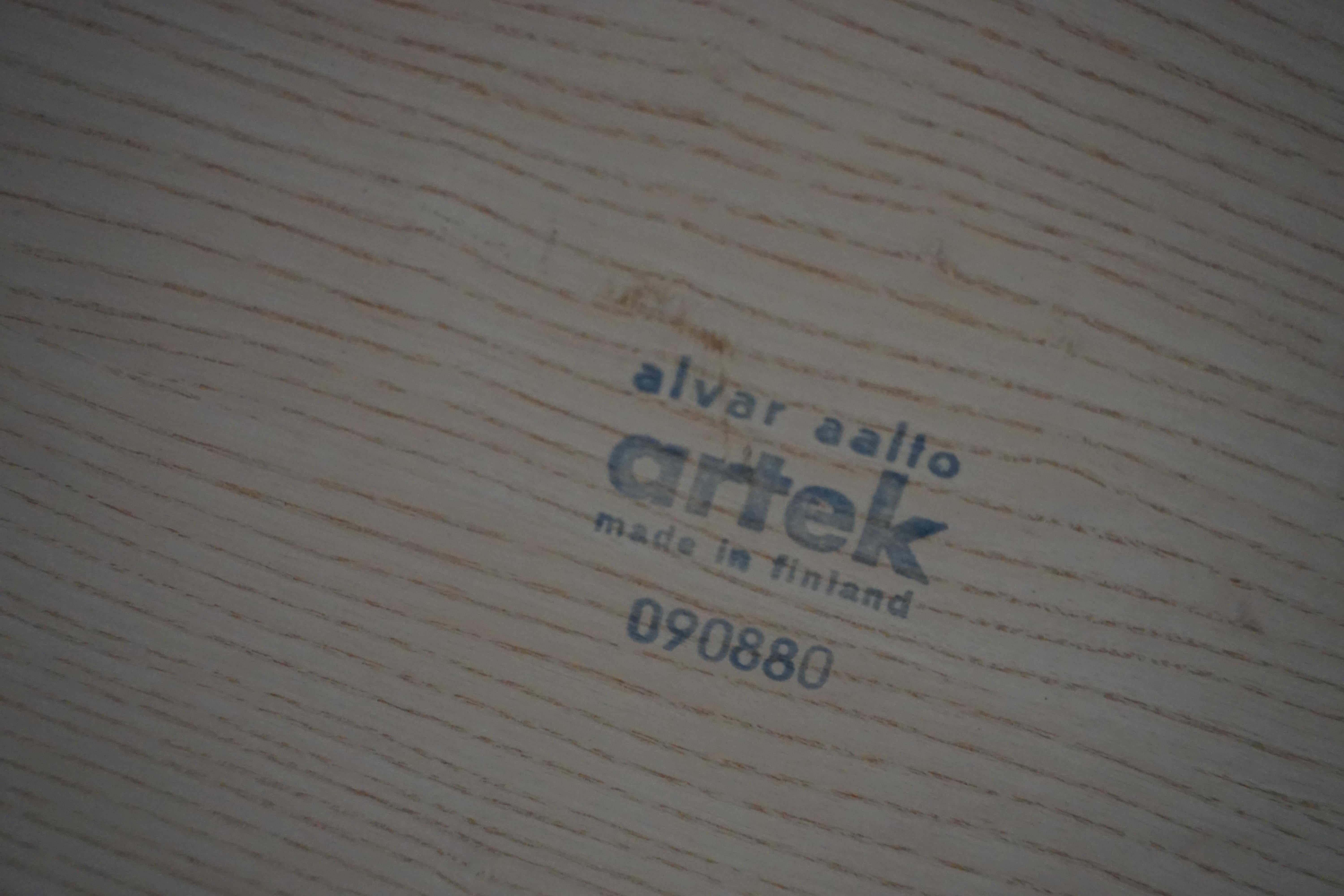 aalto table half-round