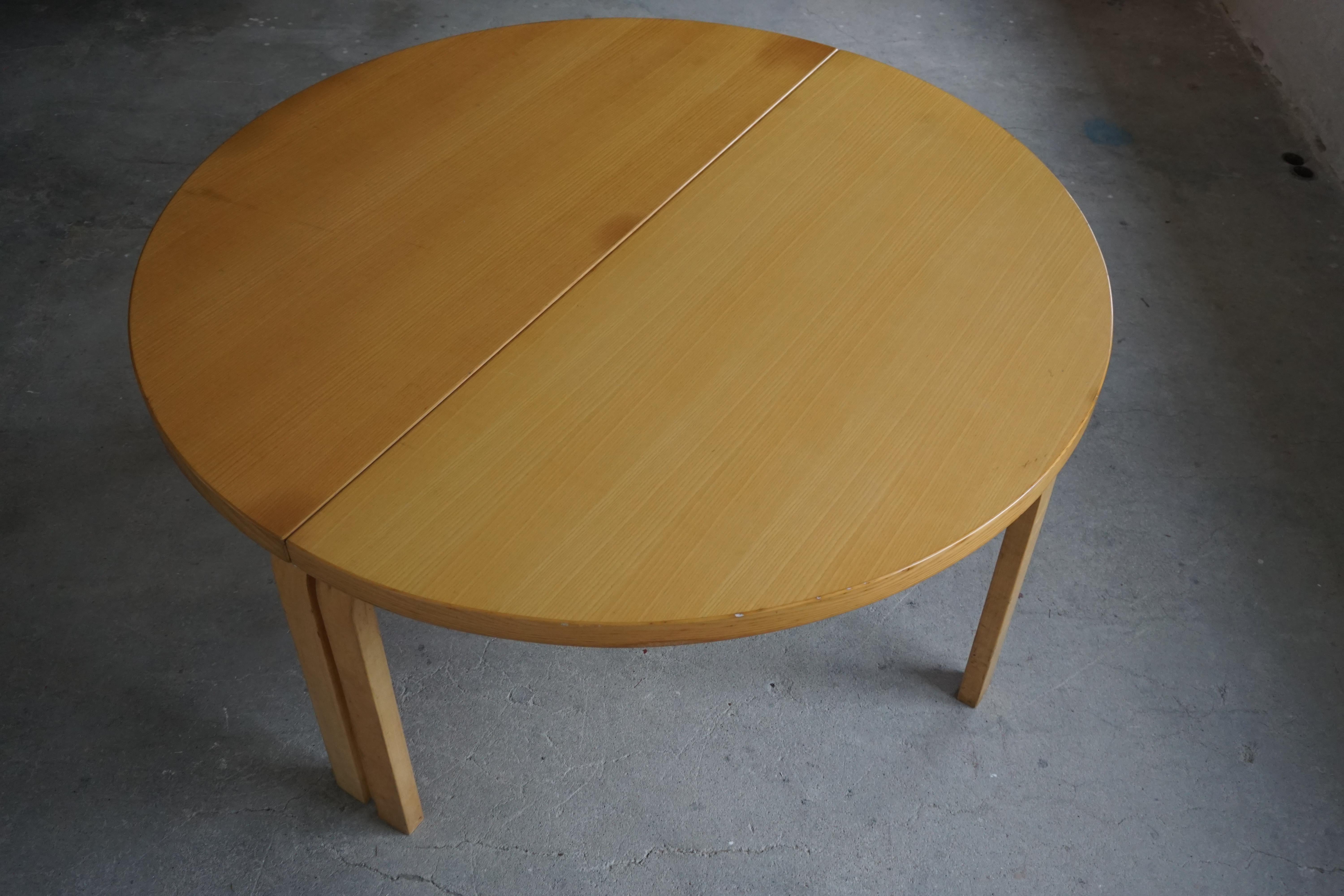 Large Round Dining Table in Birch by Alvar Aalto for Artek, 1980 In Good Condition In Odense, DK