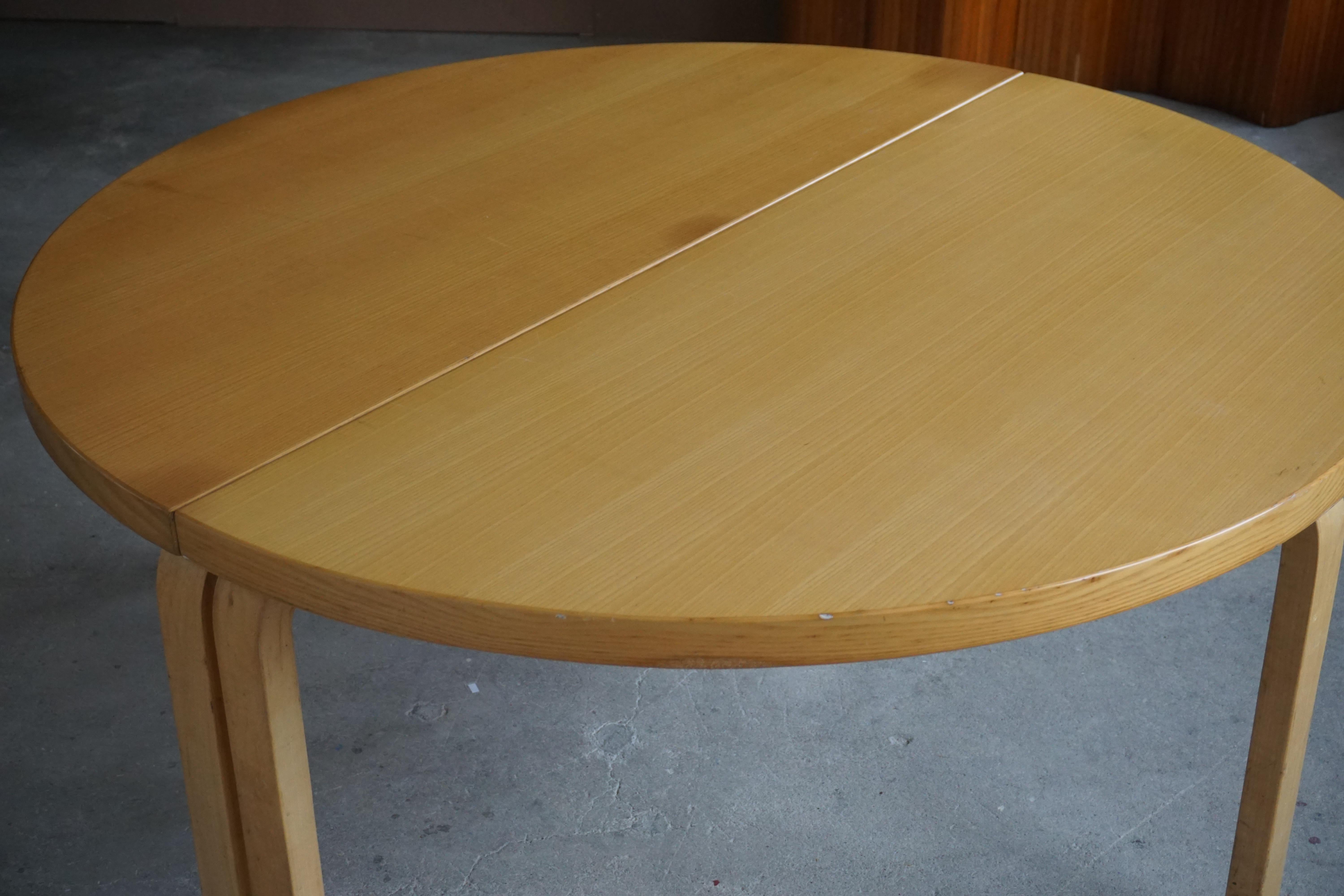 Late 20th Century Large Round Dining Table in Birch by Alvar Aalto for Artek, 1980