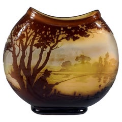 Große runde Émile Gallé-Jugendstil-Kamee-Vase mit Seelandschaftsdekor, Frankreich 1905