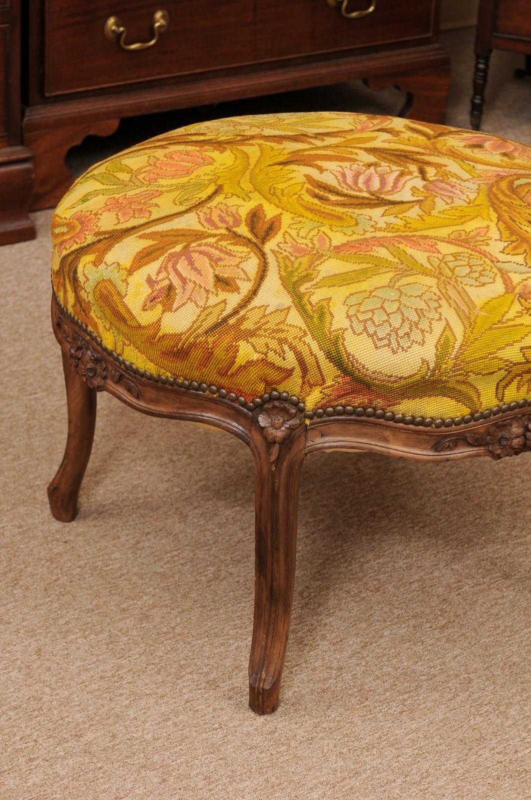 Large Round French Louis XV Walnut Bench with Yellow Needlepoint, ca. 1920 For Sale 1
